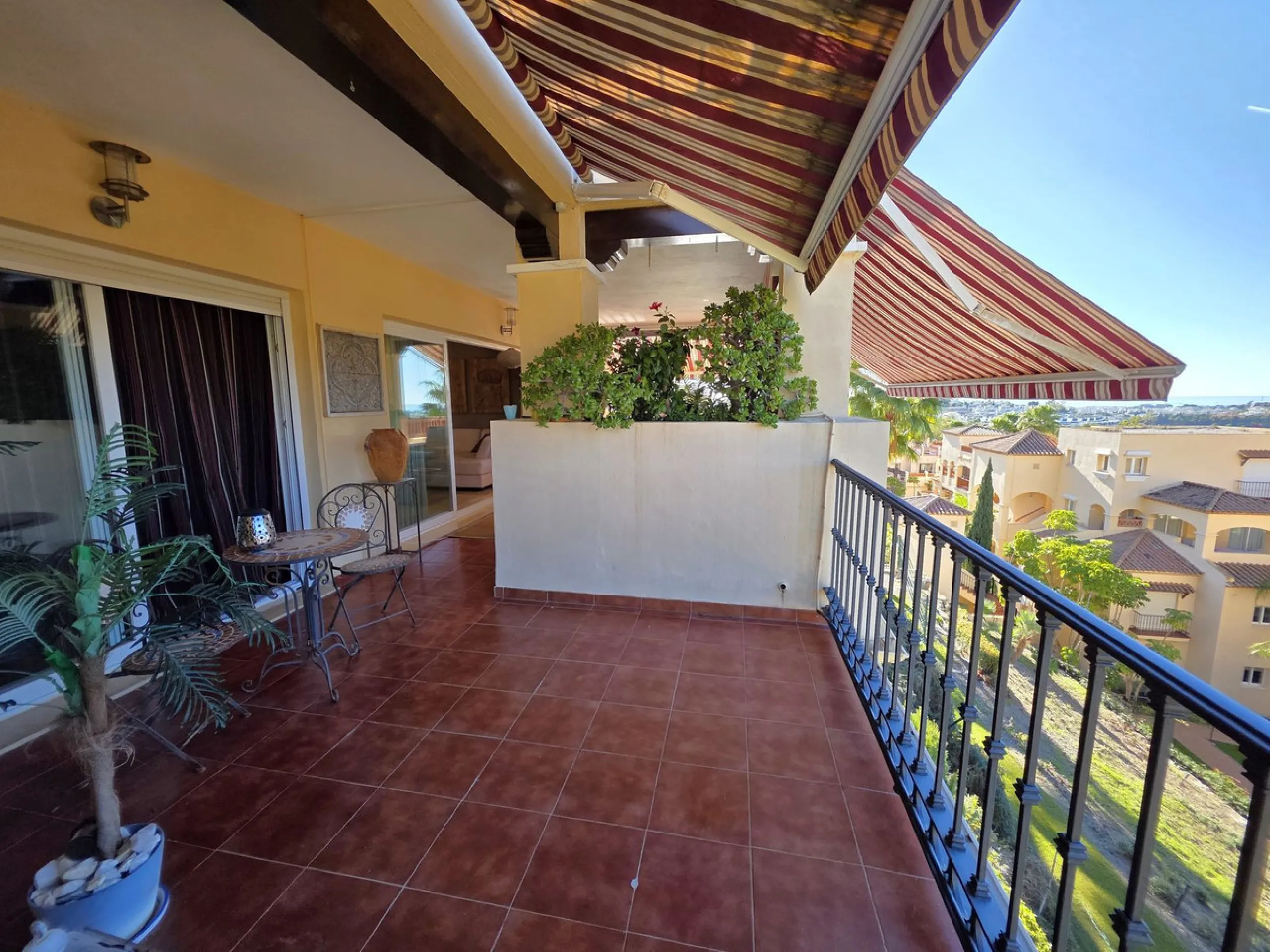 This beautiful apartment is the epitome of Marbella living: bright, spacious, plenty of outdoor space, 5 star resort amenities and stunning views. This corner apartment offers the most sensational views across the coastline and surrounding mountainside fr