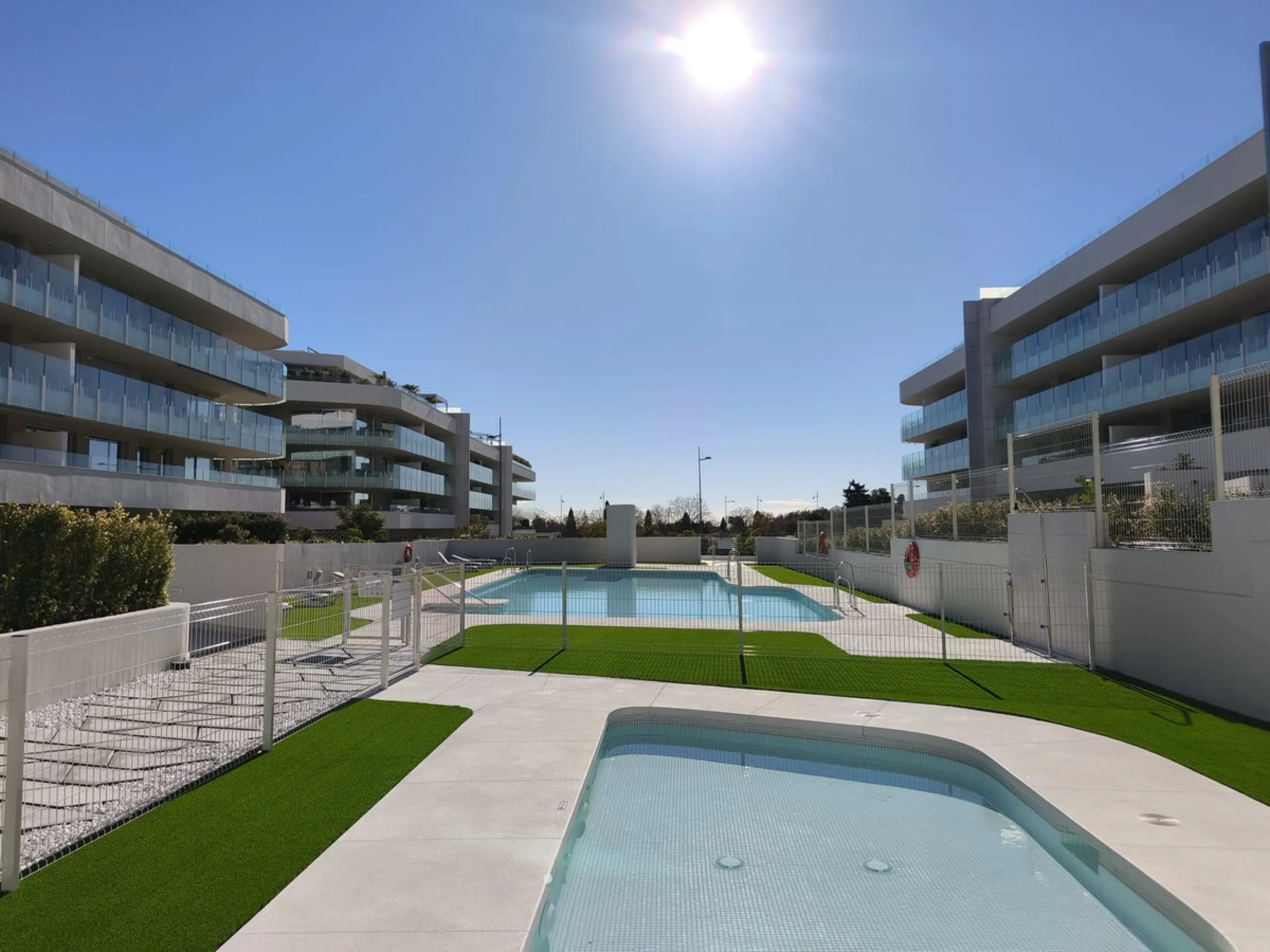 Apartment - Middle Floor Apartment в продаже в Marbella, Málaga. В доме 2 спален и 2 ванных комнат. Площадь дома 103 м²