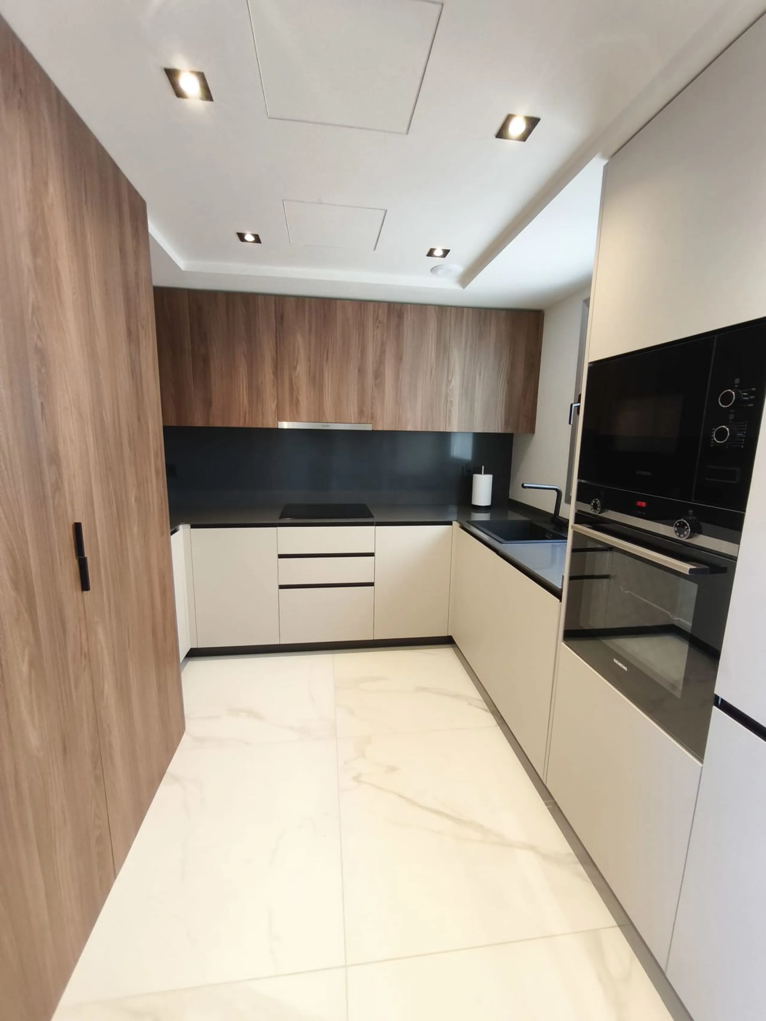 Apartment - Middle Floor Apartment в продаже в Marbella, Málaga. В доме 2 спален и 2 ванных комнат. Площадь дома 103 м²
