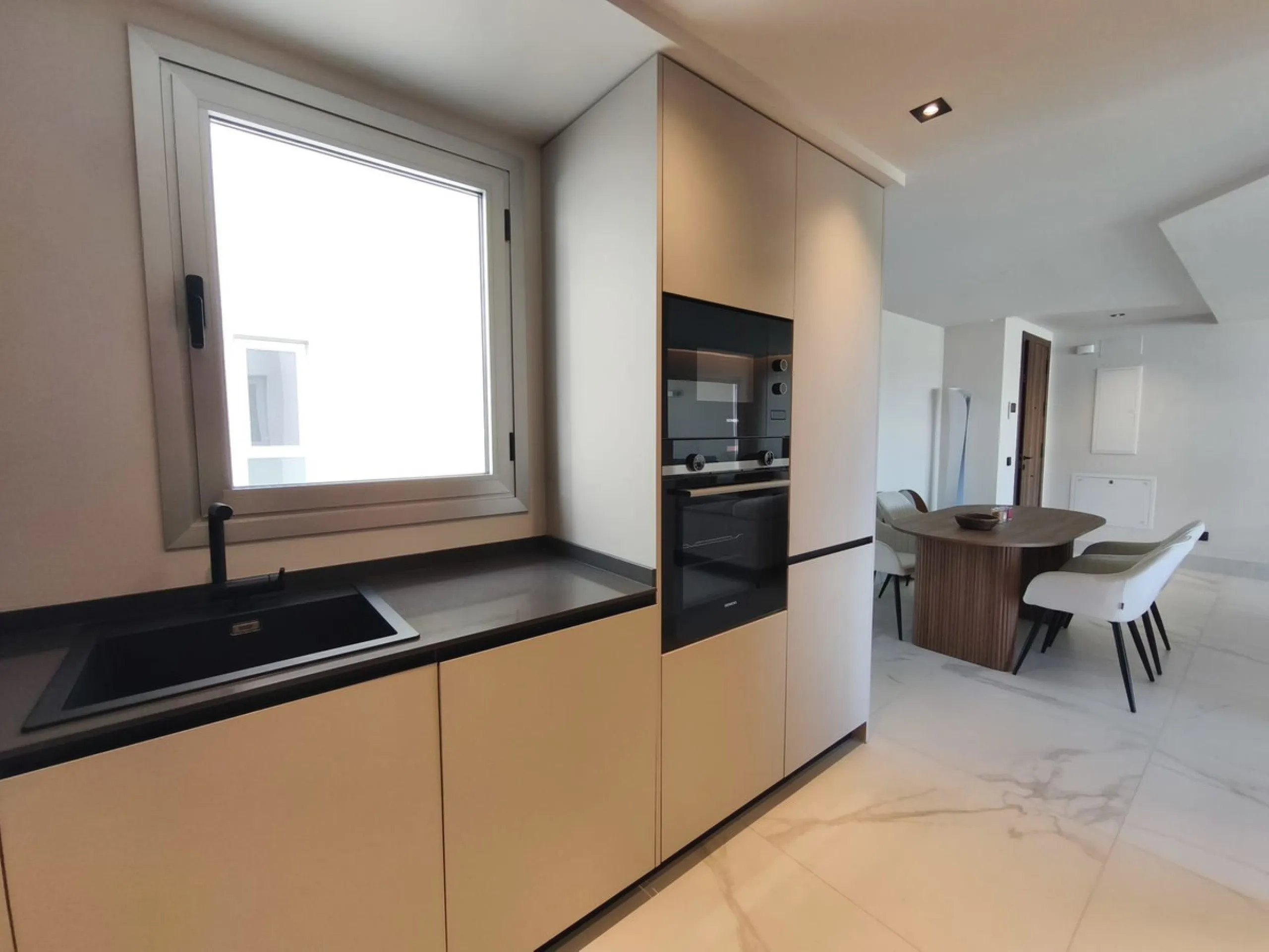 Apartment - Middle Floor Apartment в продаже в Marbella, Málaga. В доме 2 спален и 2 ванных комнат. Площадь дома 103 м²