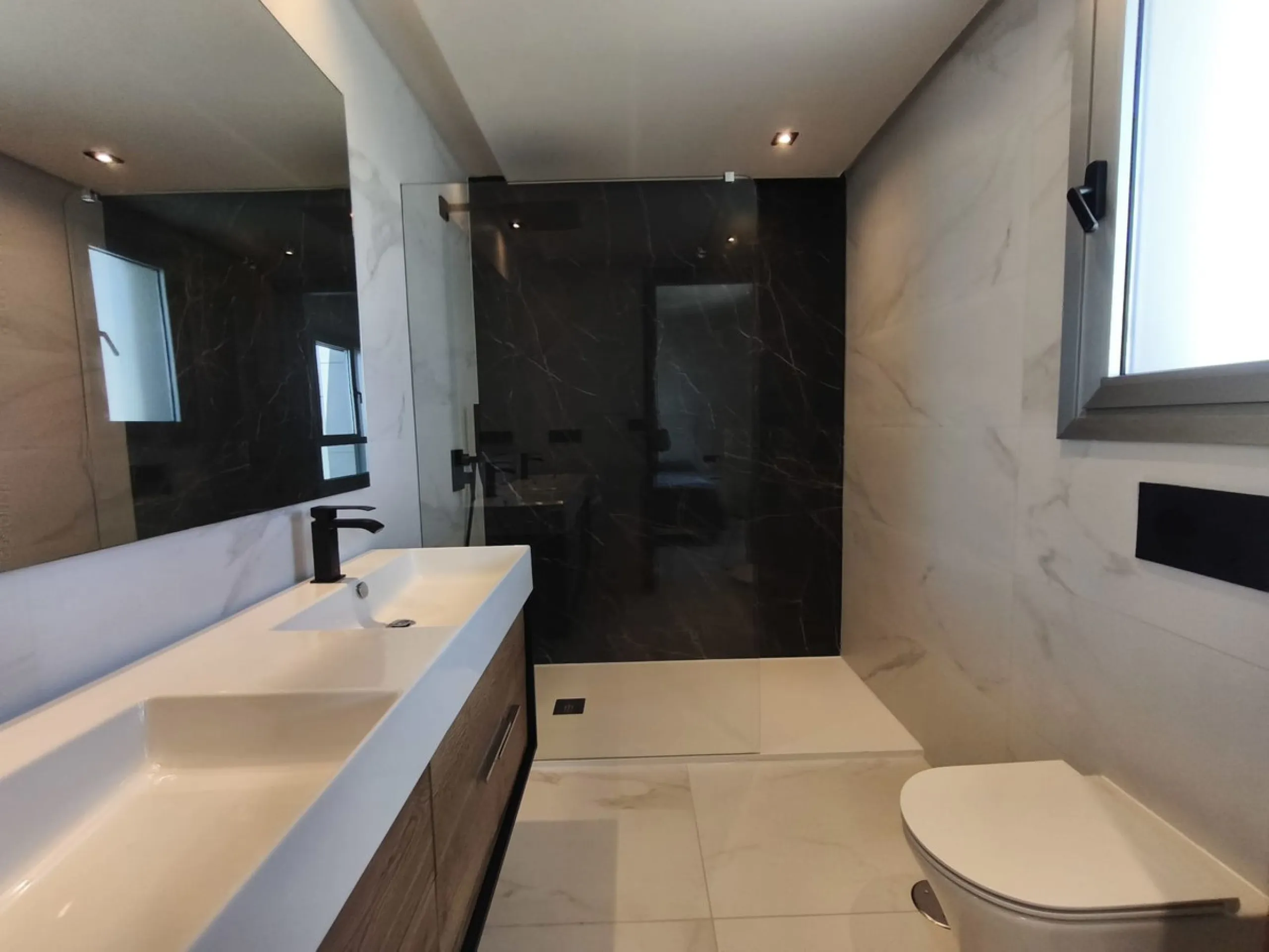 Apartment - Middle Floor Apartment в продаже в Marbella, Málaga. В доме 2 спален и 2 ванных комнат. Площадь дома 103 м²