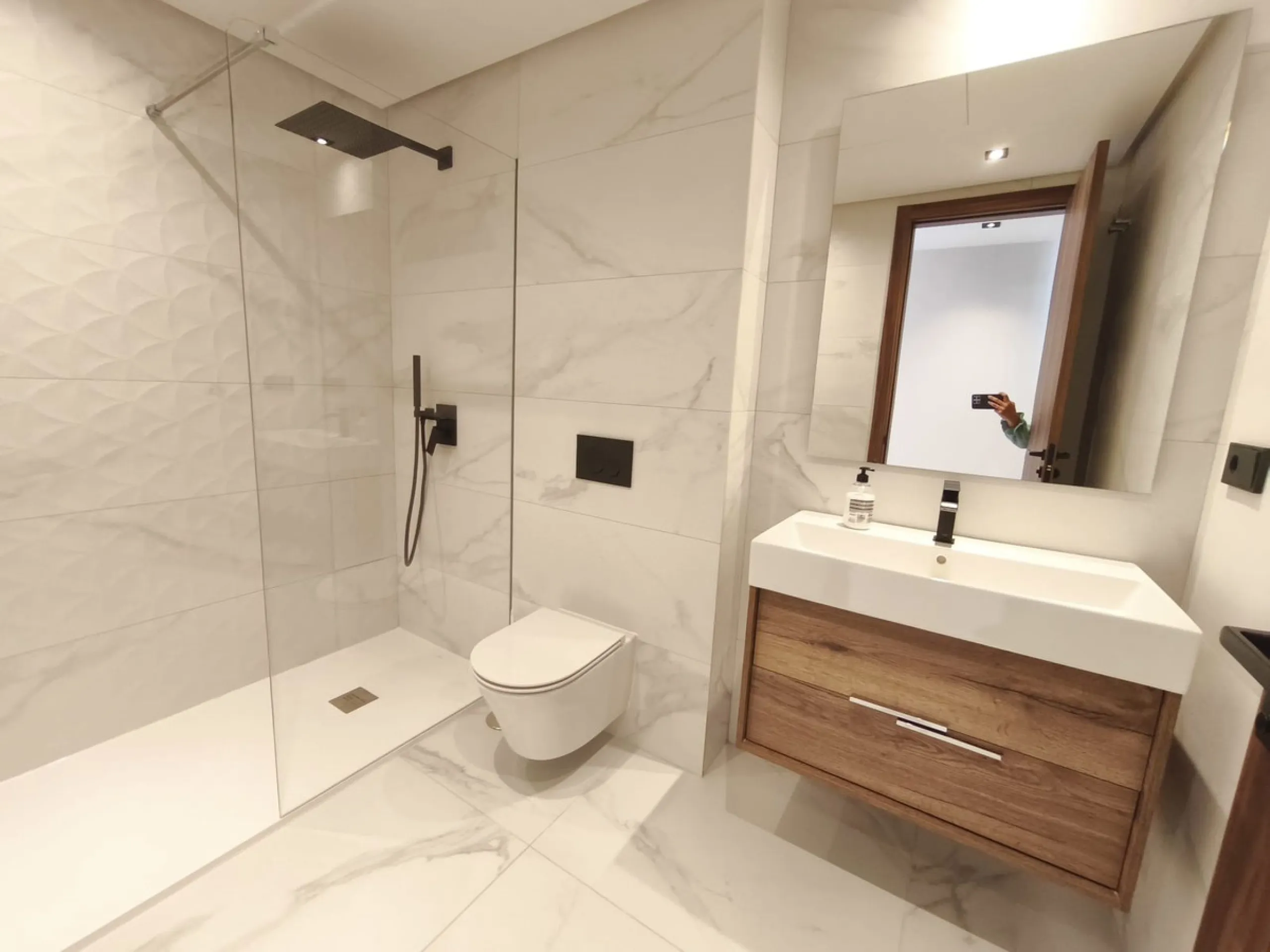 Apartment - Middle Floor Apartment в продаже в Marbella, Málaga. В доме 2 спален и 2 ванных комнат. Площадь дома 103 м²