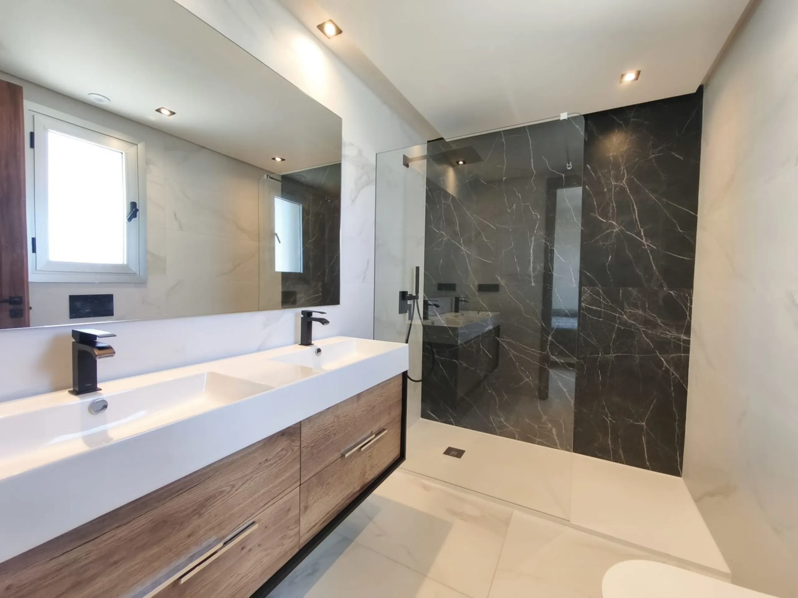 Apartment - Middle Floor Apartment в продаже в Marbella, Málaga. В доме 2 спален и 2 ванных комнат. Площадь дома 103 м²