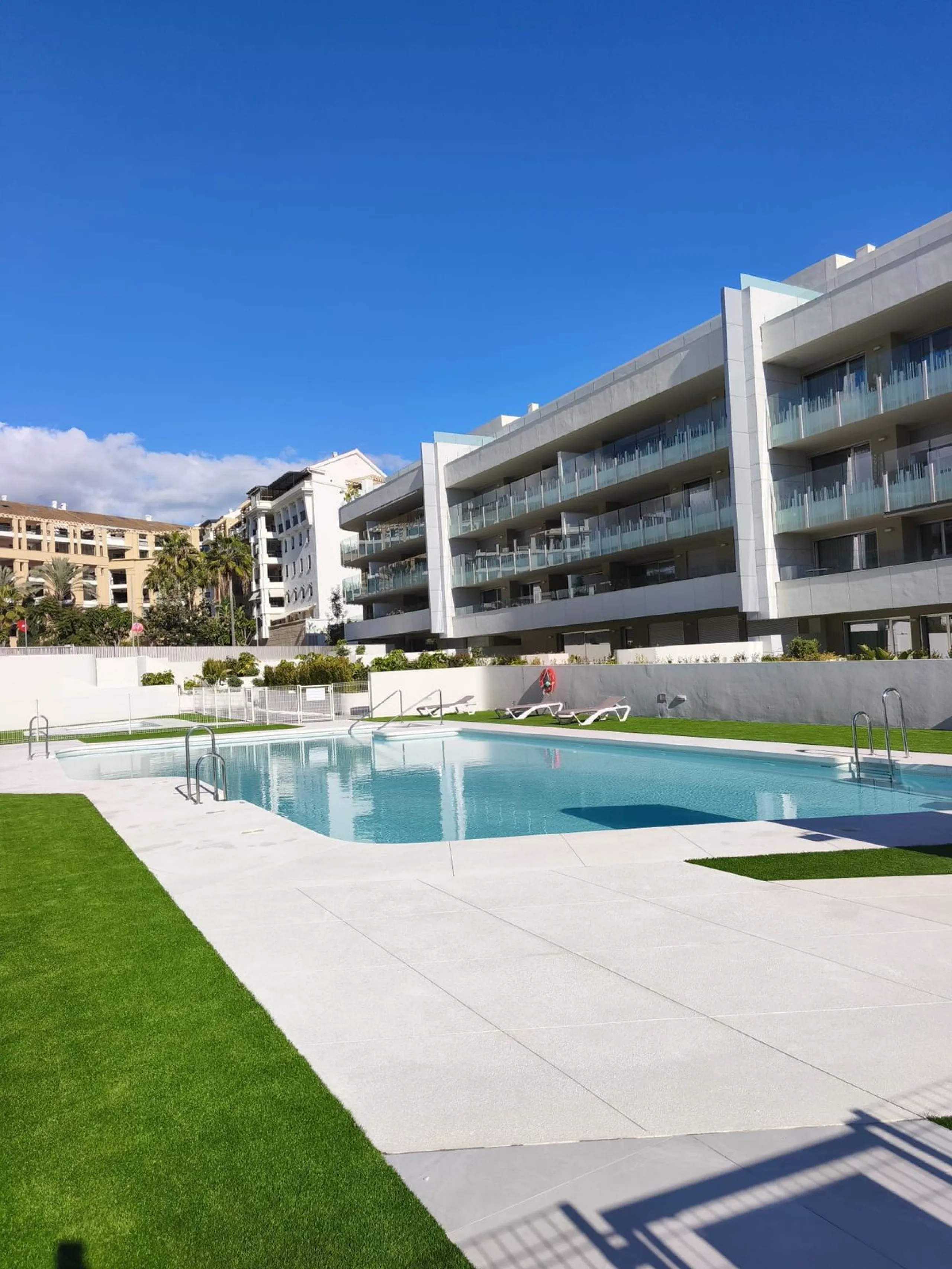 Apartment - Middle Floor Apartment в продаже в Marbella, Málaga. В доме 2 спален и 2 ванных комнат. Площадь дома 103 м²