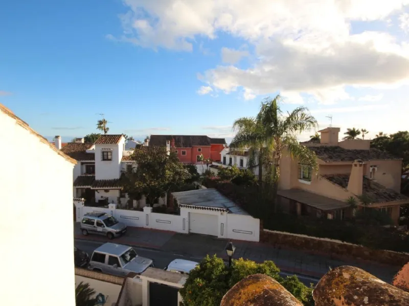 Spacious 5-Bedroom Townhouse in a Prime Marbella Location