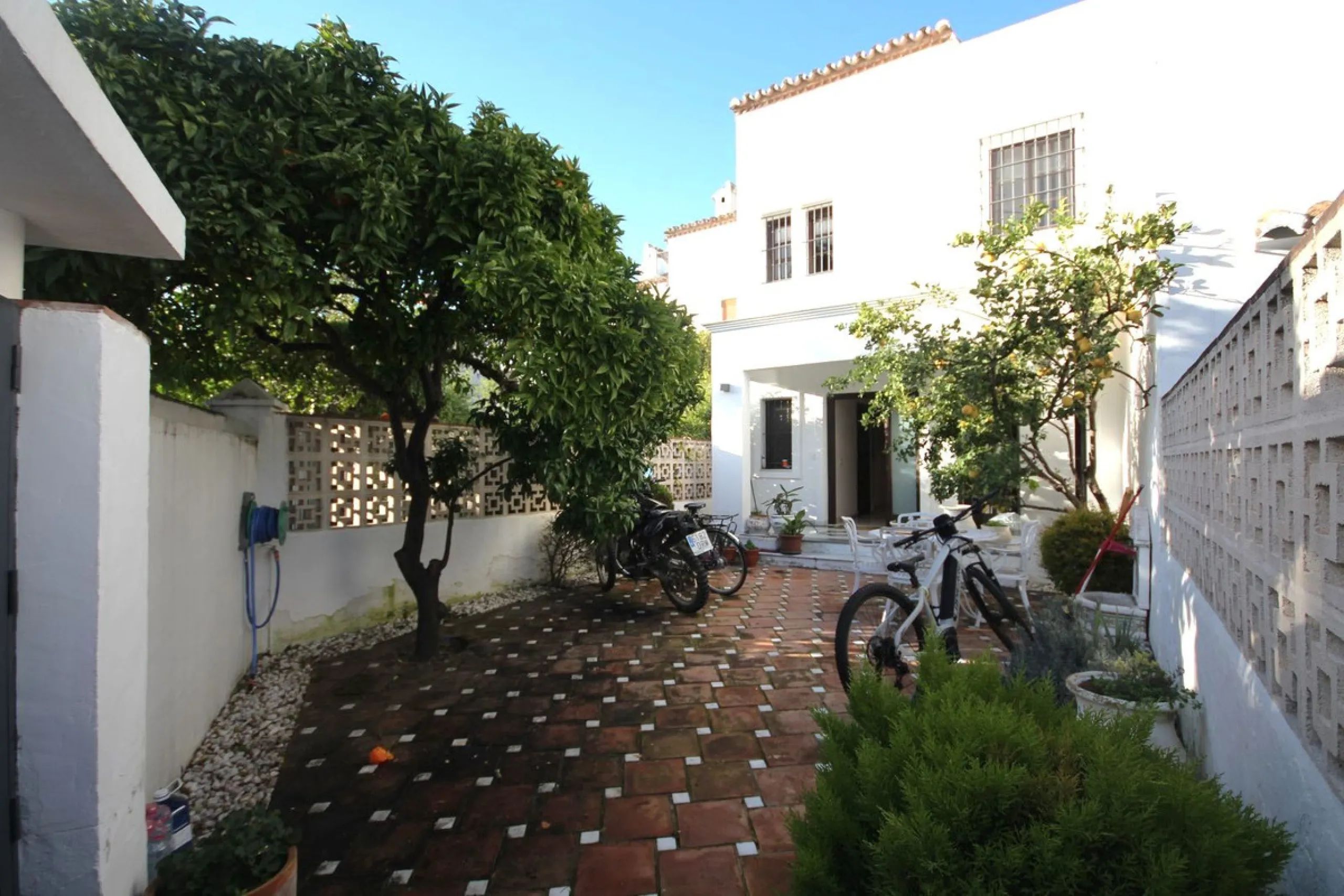 Spacious 5-Bedroom Townhouse in a Prime Marbella Location