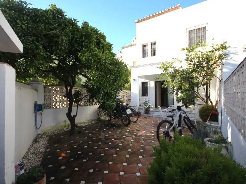 Spacious 5-Bedroom Townhouse in a Prime Marbella Location