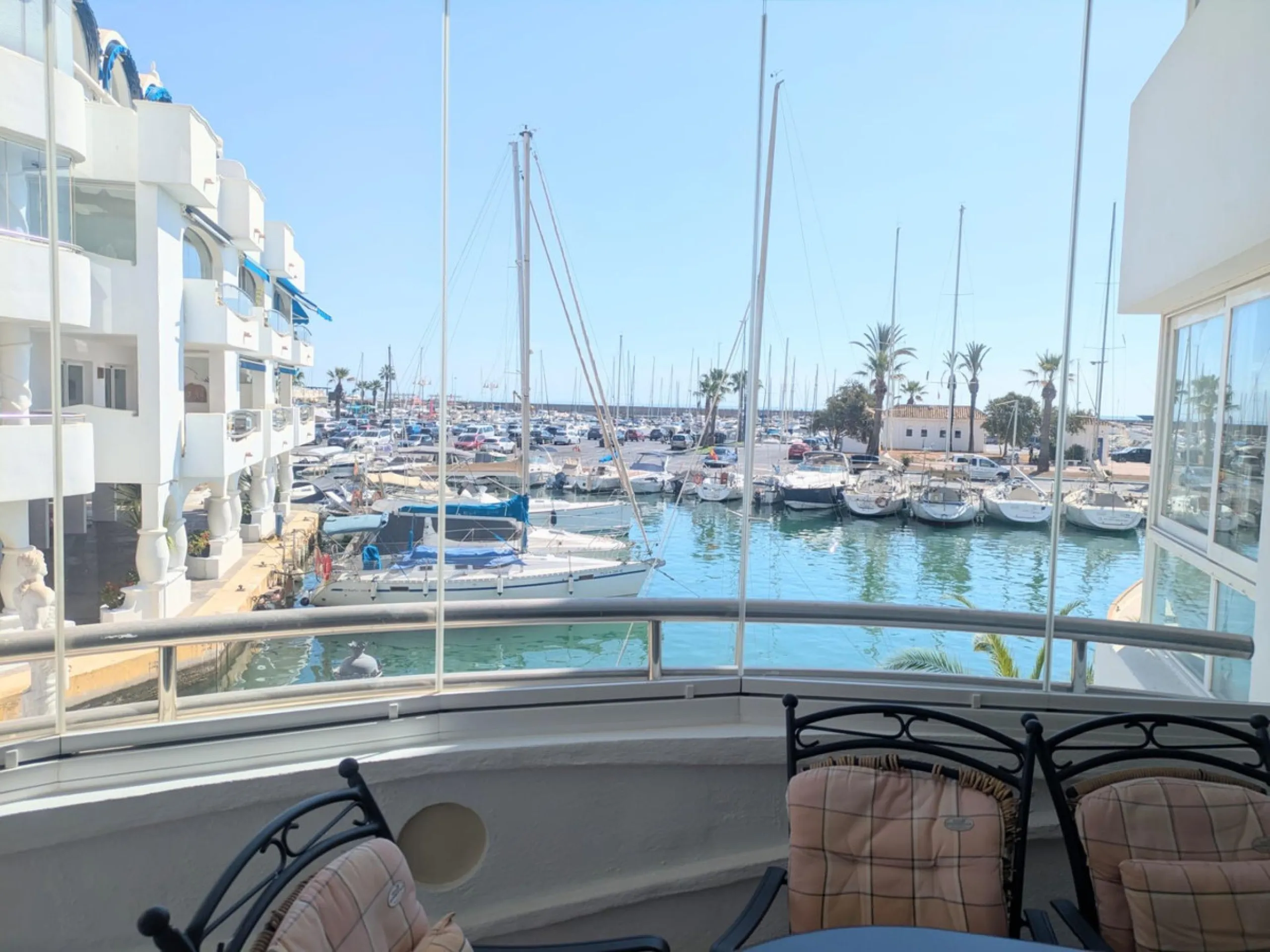 Apartment - Middle Floor Apartment в продаже в Benalmadena, Málaga. В доме 2 спален и 2 ванных комнат. Площадь дома 124 м²