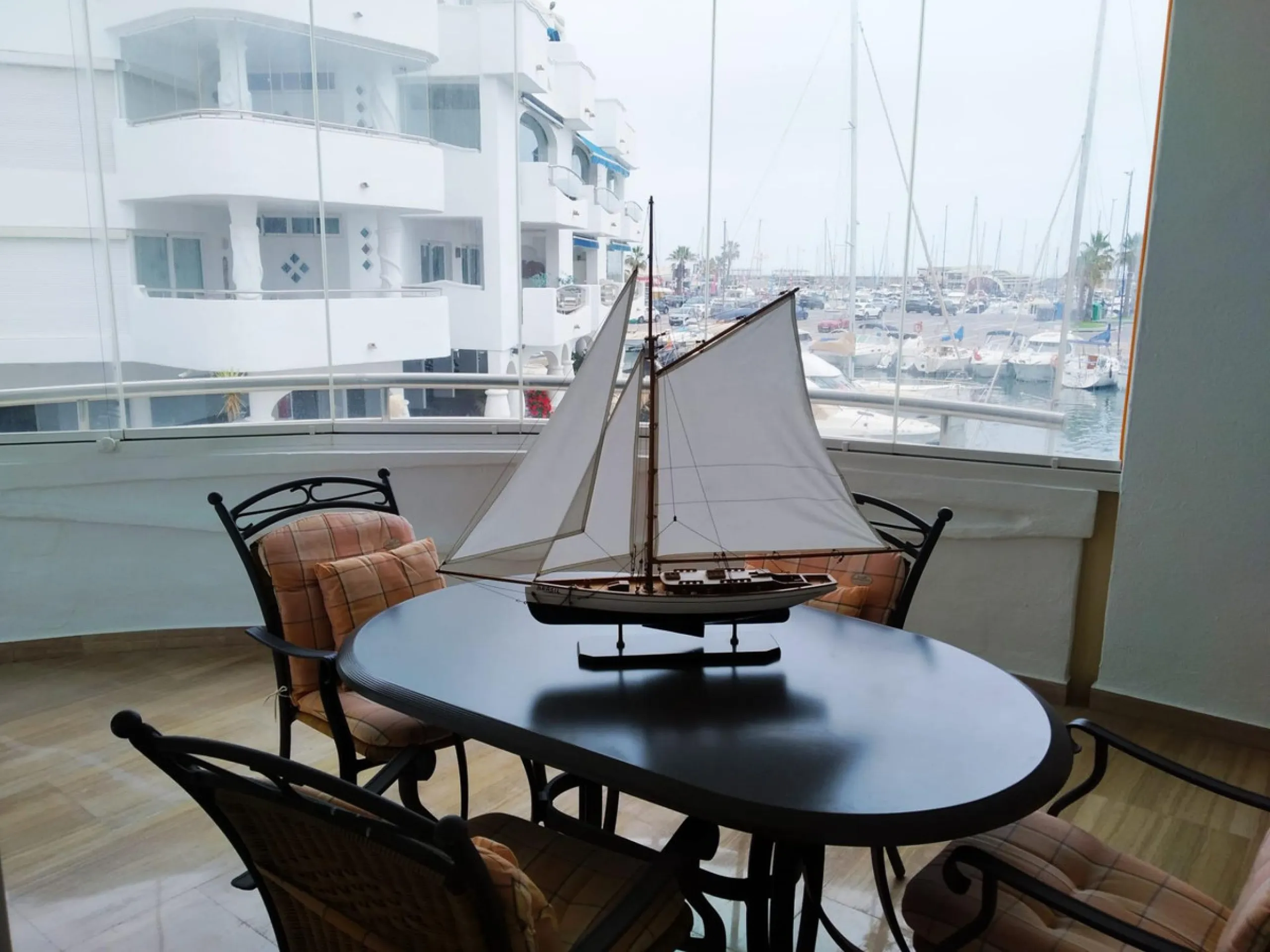 Apartment - Middle Floor Apartment в продаже в Benalmadena, Málaga. В доме 2 спален и 2 ванных комнат. Площадь дома 124 м²