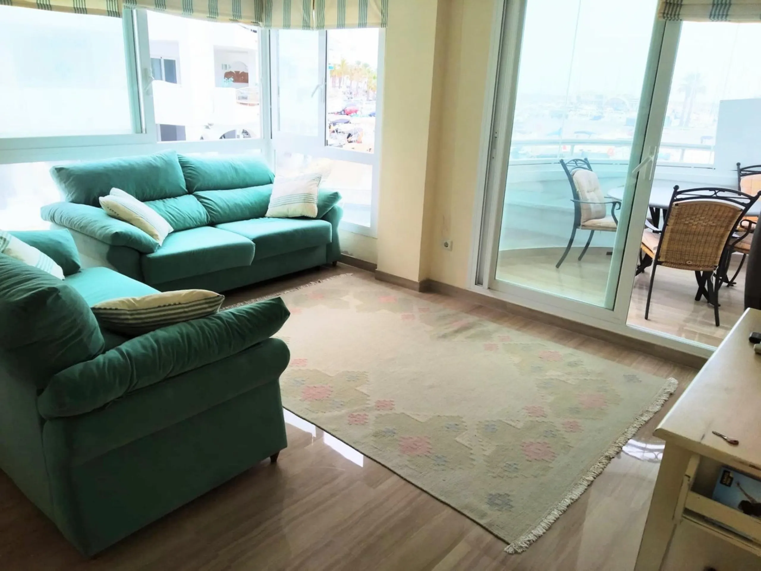 Apartment - Middle Floor Apartment в продаже в Benalmadena, Málaga. В доме 2 спален и 2 ванных комнат. Площадь дома 124 м²