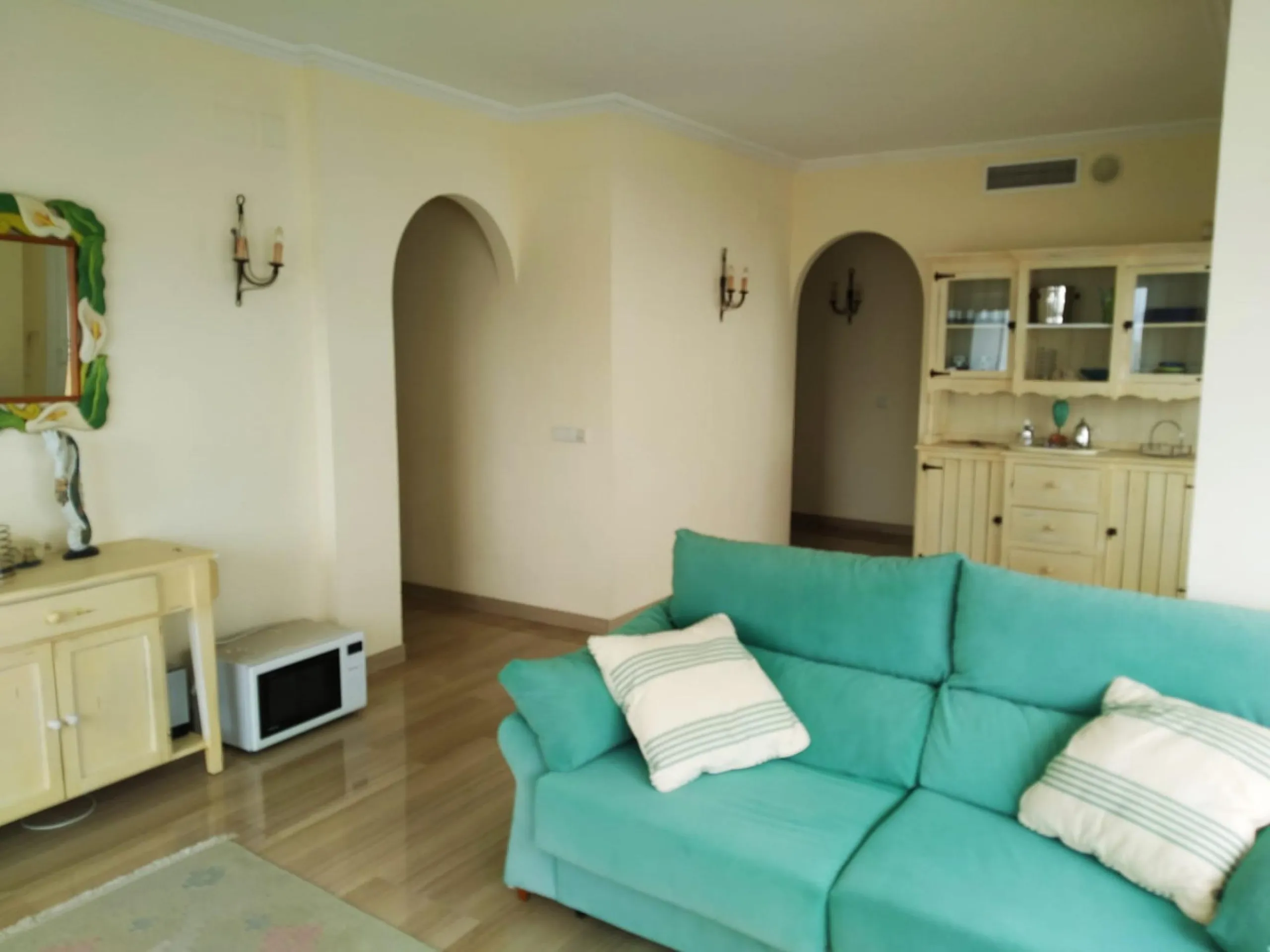 Apartment - Middle Floor Apartment в продаже в Benalmadena, Málaga. В доме 2 спален и 2 ванных комнат. Площадь дома 124 м²