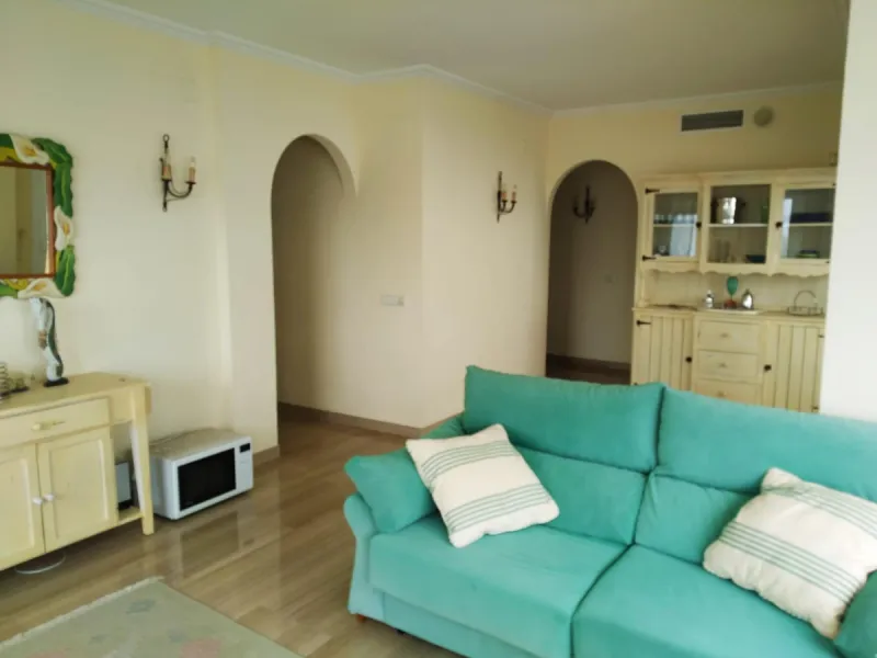 Apartment - Middle Floor Apartment в продаже в Benalmadena, Málaga. В доме 2 спален и 2 ванных комнат. Площадь дома 124 м²