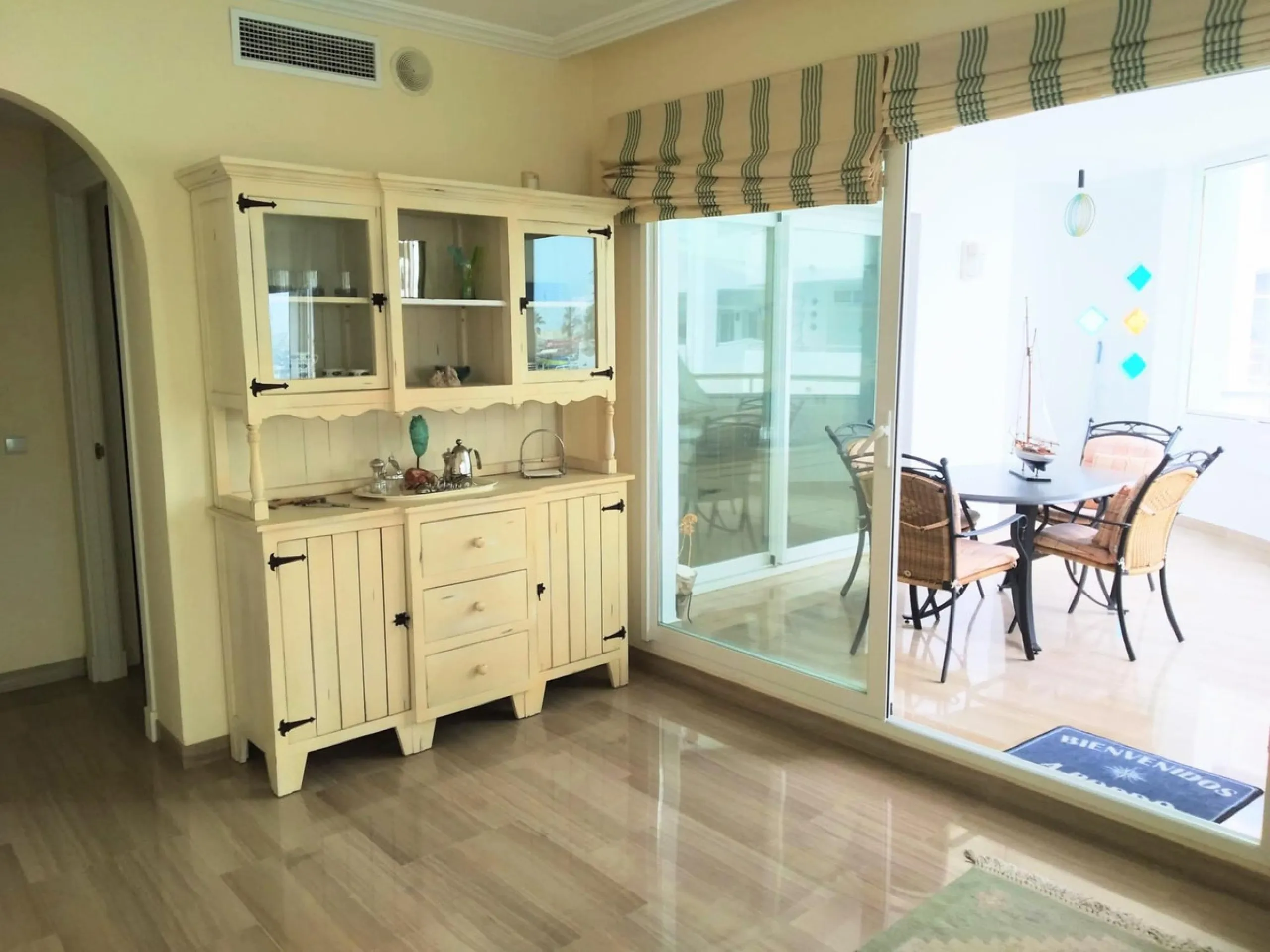 Apartment - Middle Floor Apartment в продаже в Benalmadena, Málaga. В доме 2 спален и 2 ванных комнат. Площадь дома 124 м²