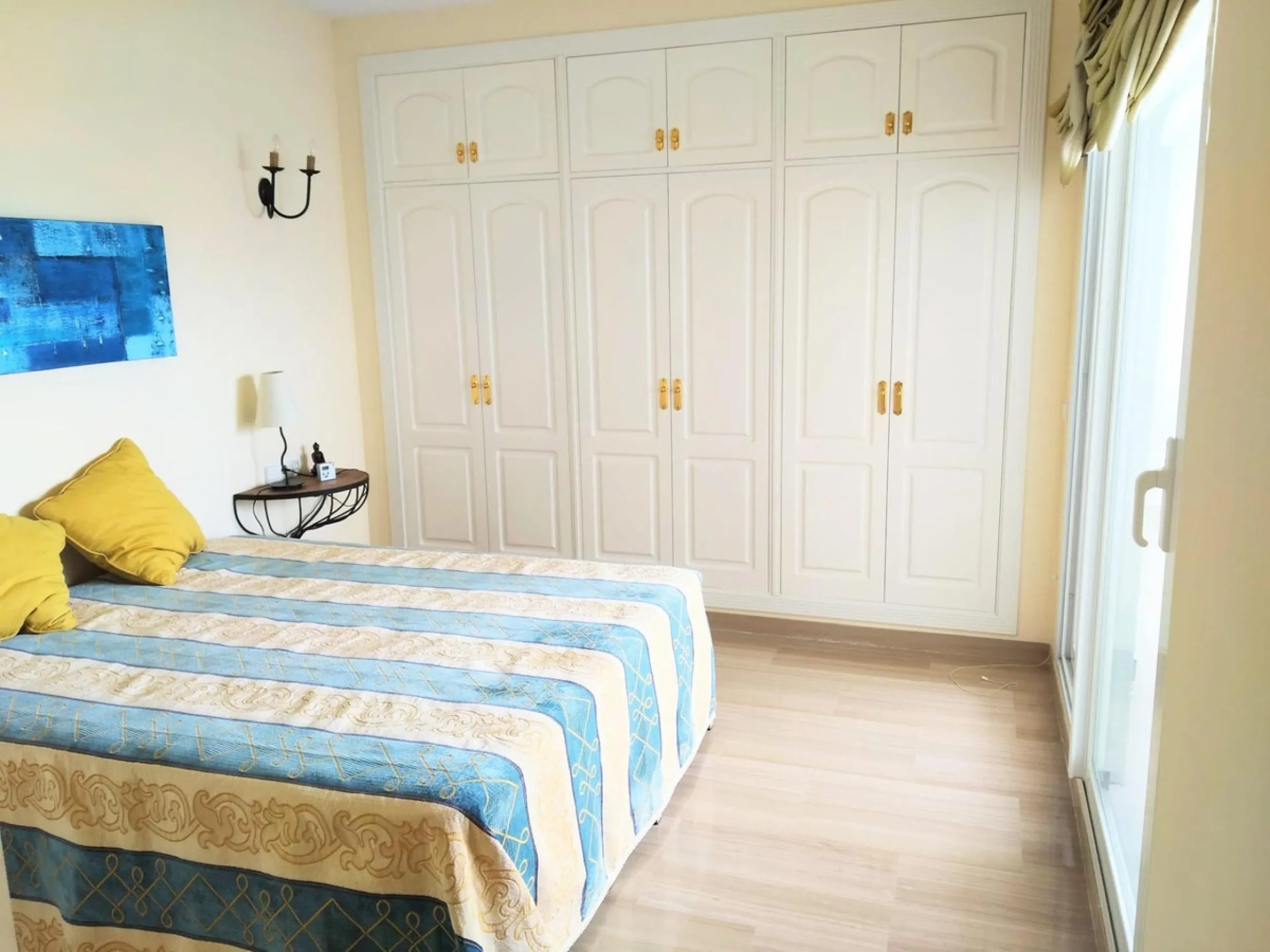 Apartment - Middle Floor Apartment в продаже в Benalmadena, Málaga. В доме 2 спален и 2 ванных комнат. Площадь дома 124 м²