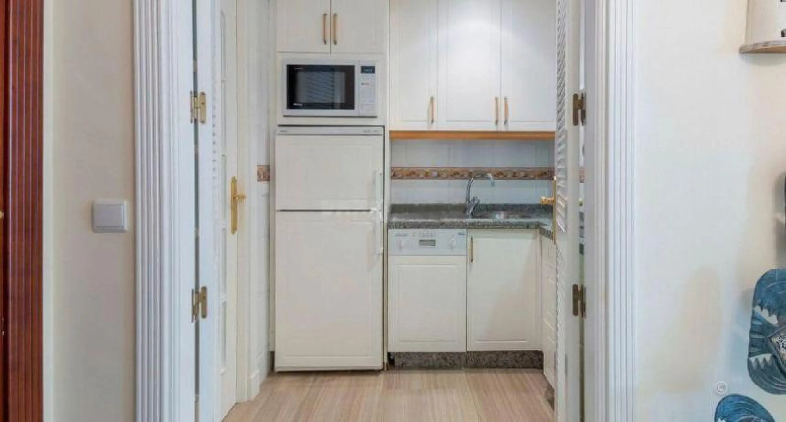 Apartment - Middle Floor Apartment в продаже в Benalmadena, Málaga. В доме 2 спален и 2 ванных комнат. Площадь дома 124 м²
