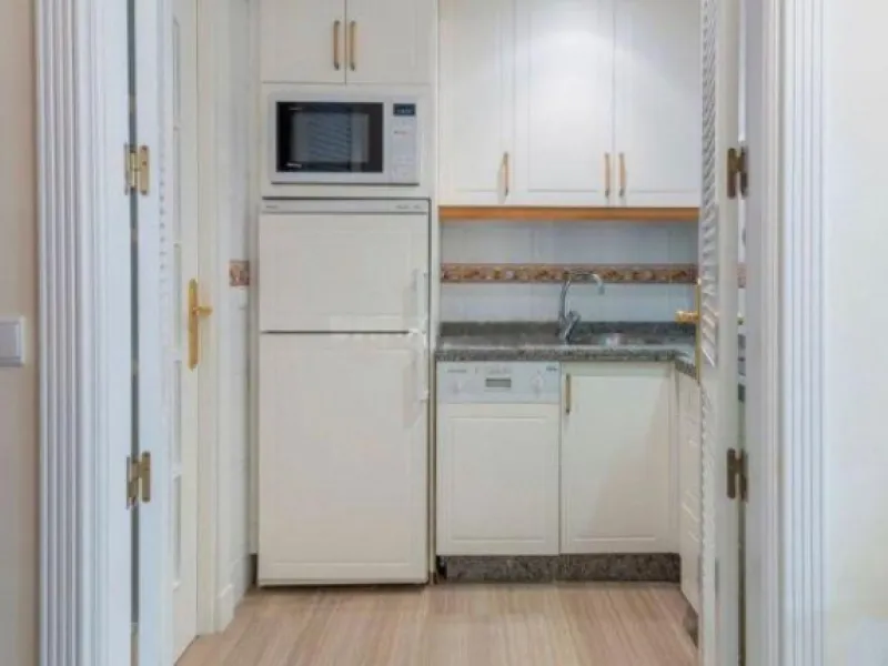 Apartment - Middle Floor Apartment в продаже в Benalmadena, Málaga. В доме 2 спален и 2 ванных комнат. Площадь дома 124 м²