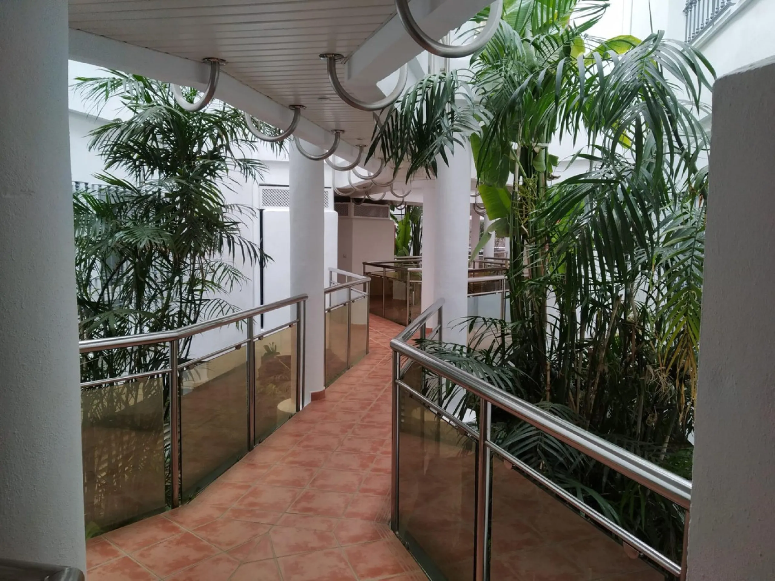 Apartment - Middle Floor Apartment в продаже в Benalmadena, Málaga. В доме 2 спален и 2 ванных комнат. Площадь дома 124 м²
