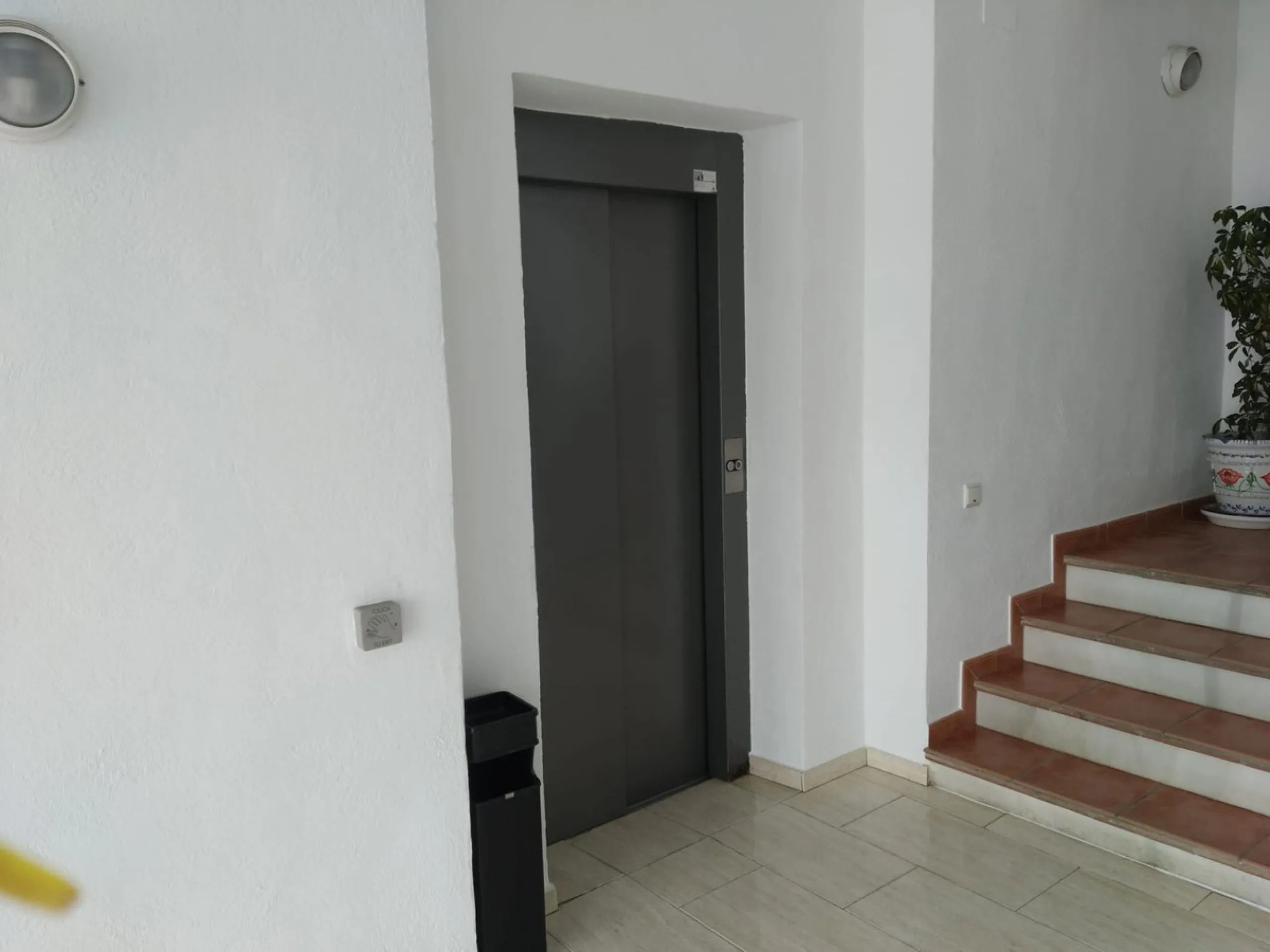 Apartment - Middle Floor Apartment в продаже в Benalmadena, Málaga. В доме 2 спален и 2 ванных комнат. Площадь дома 124 м²
