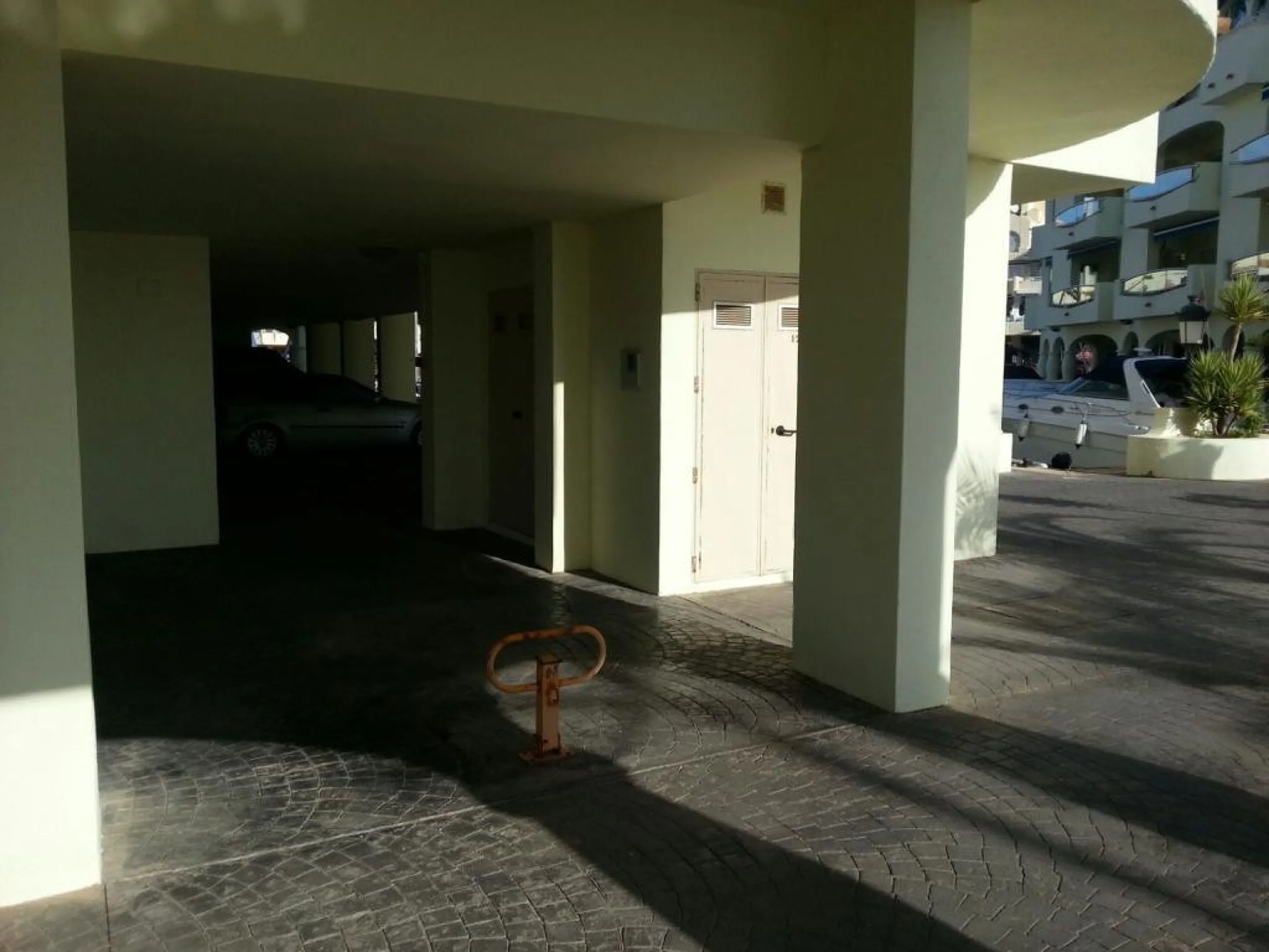 Apartment - Middle Floor Apartment в продаже в Benalmadena, Málaga. В доме 2 спален и 2 ванных комнат. Площадь дома 124 м²