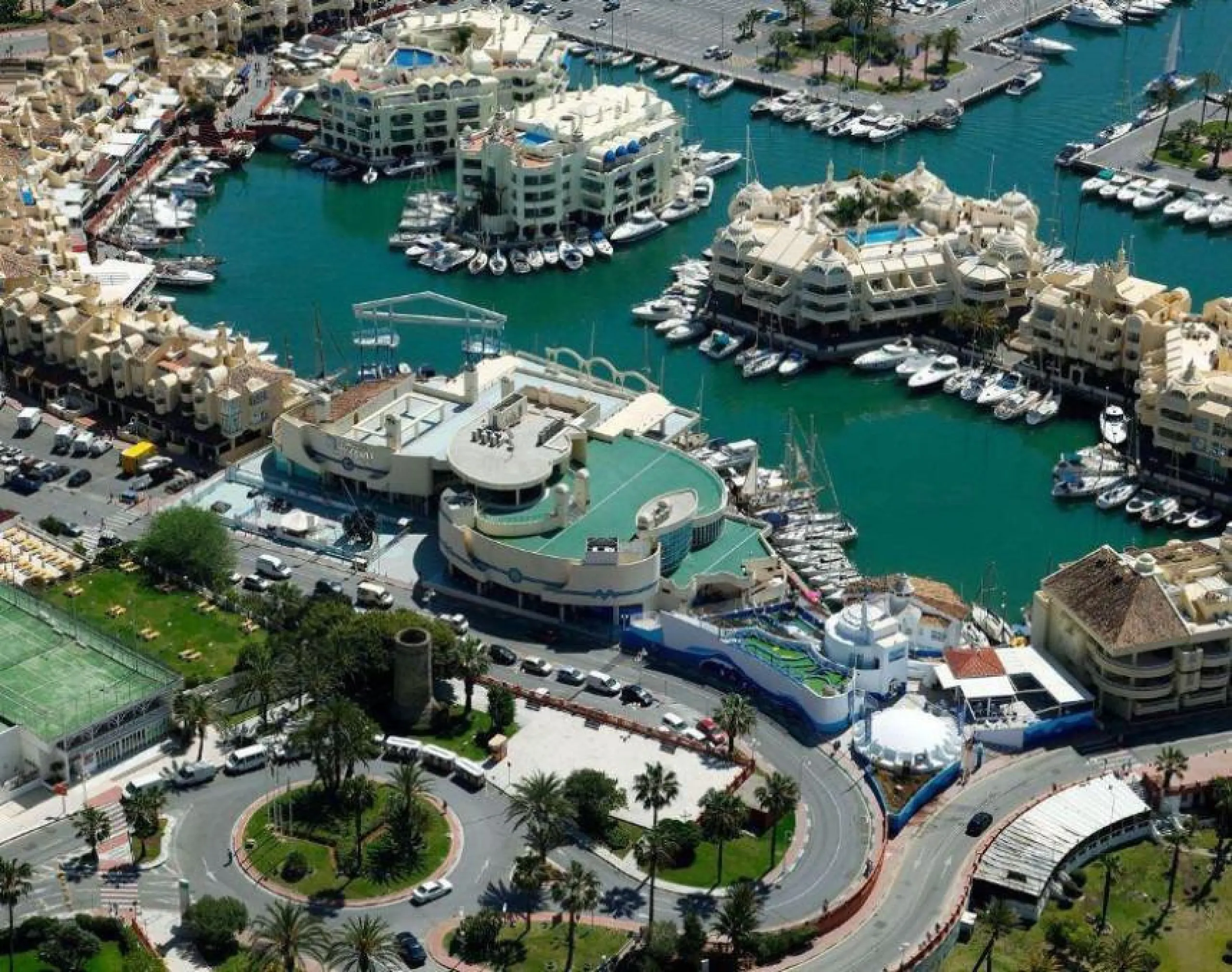 Apartment - Middle Floor Apartment в продаже в Benalmadena, Málaga. В доме 2 спален и 2 ванных комнат. Площадь дома 124 м²