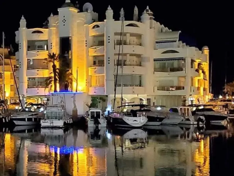Apartment - Middle Floor Apartment в продаже в Benalmadena, Málaga. В доме 2 спален и 2 ванных комнат. Площадь дома 124 м²