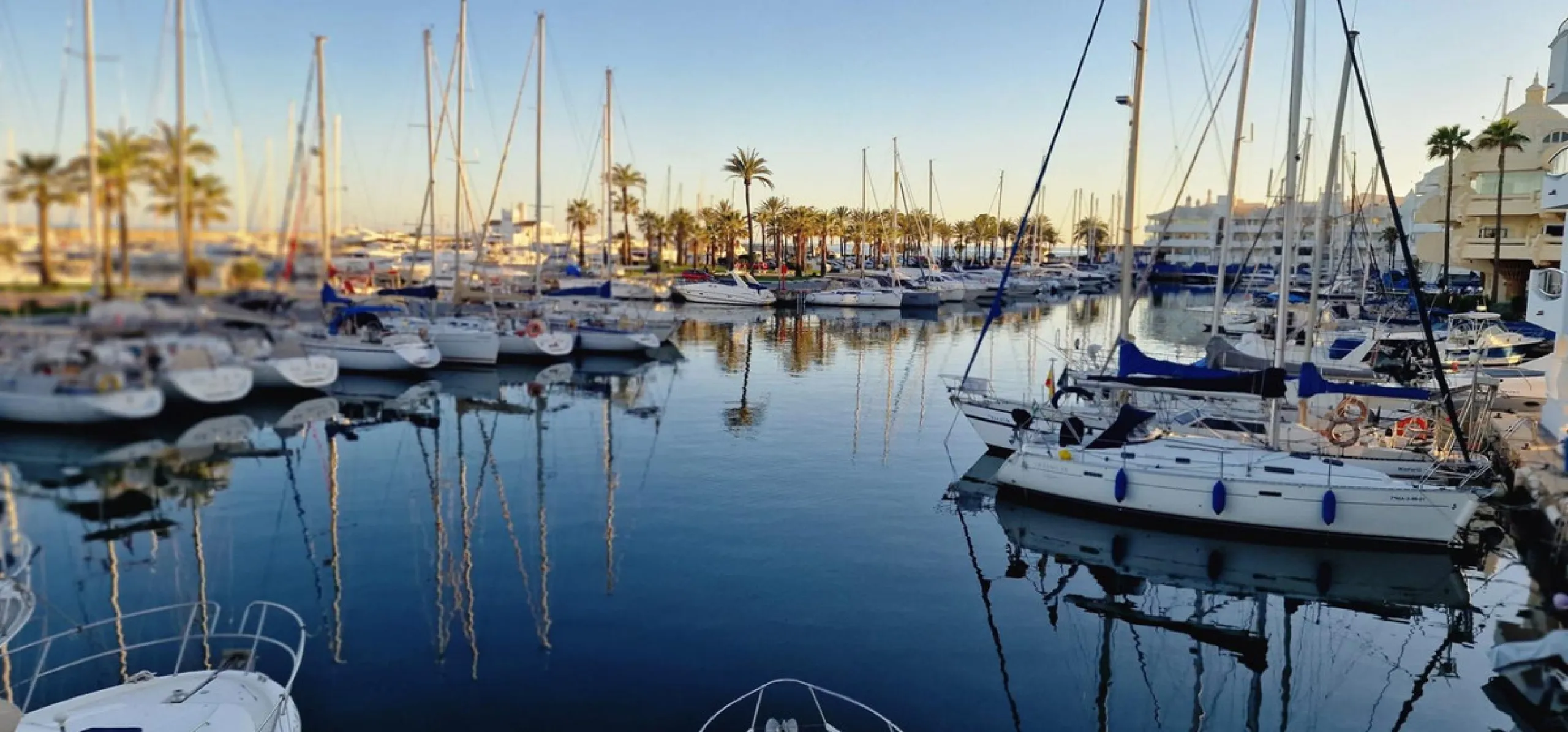 Apartment - Middle Floor Apartment в продаже в Benalmadena, Málaga. В доме 2 спален и 2 ванных комнат. Площадь дома 124 м²
