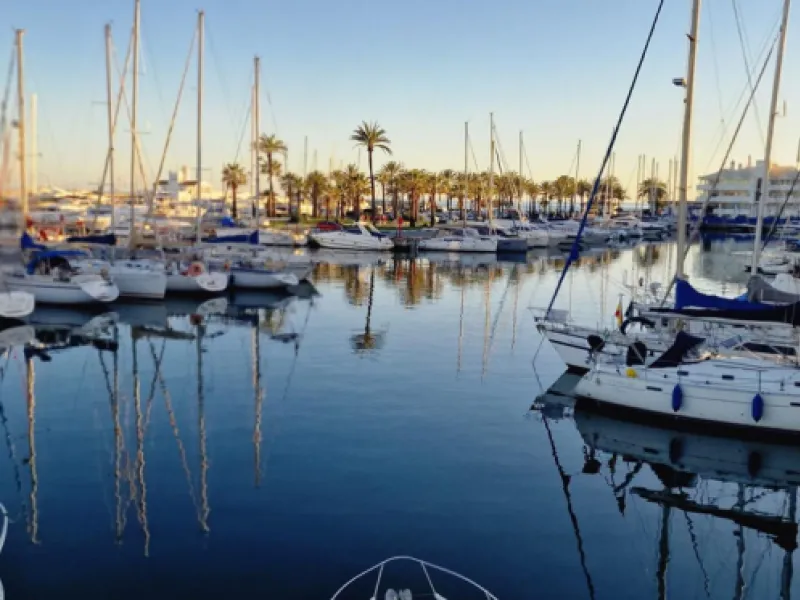 Apartment - Middle Floor Apartment в продаже в Benalmadena, Málaga. В доме 2 спален и 2 ванных комнат. Площадь дома 124 м²