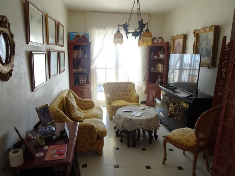 Beautiful apartment with spectacular sea views from all rooms! Small urbanization with only 4 neighbors, who share green areas and pool. It has 3 bedrooms with built-in wardrobes, 2 bathrooms, living - dining room and separate kitchen. Terraces with sea v