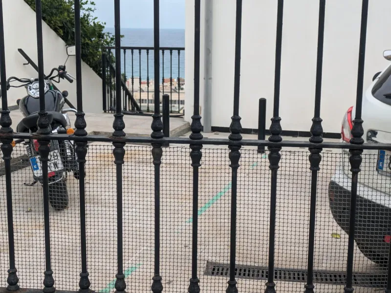 Beautiful apartment with spectacular sea views from all rooms! Small urbanization with only 4 neighbors, who share green areas and pool. It has 3 bedrooms with built-in wardrobes, 2 bathrooms, living - dining room and separate kitchen. Terraces with sea v