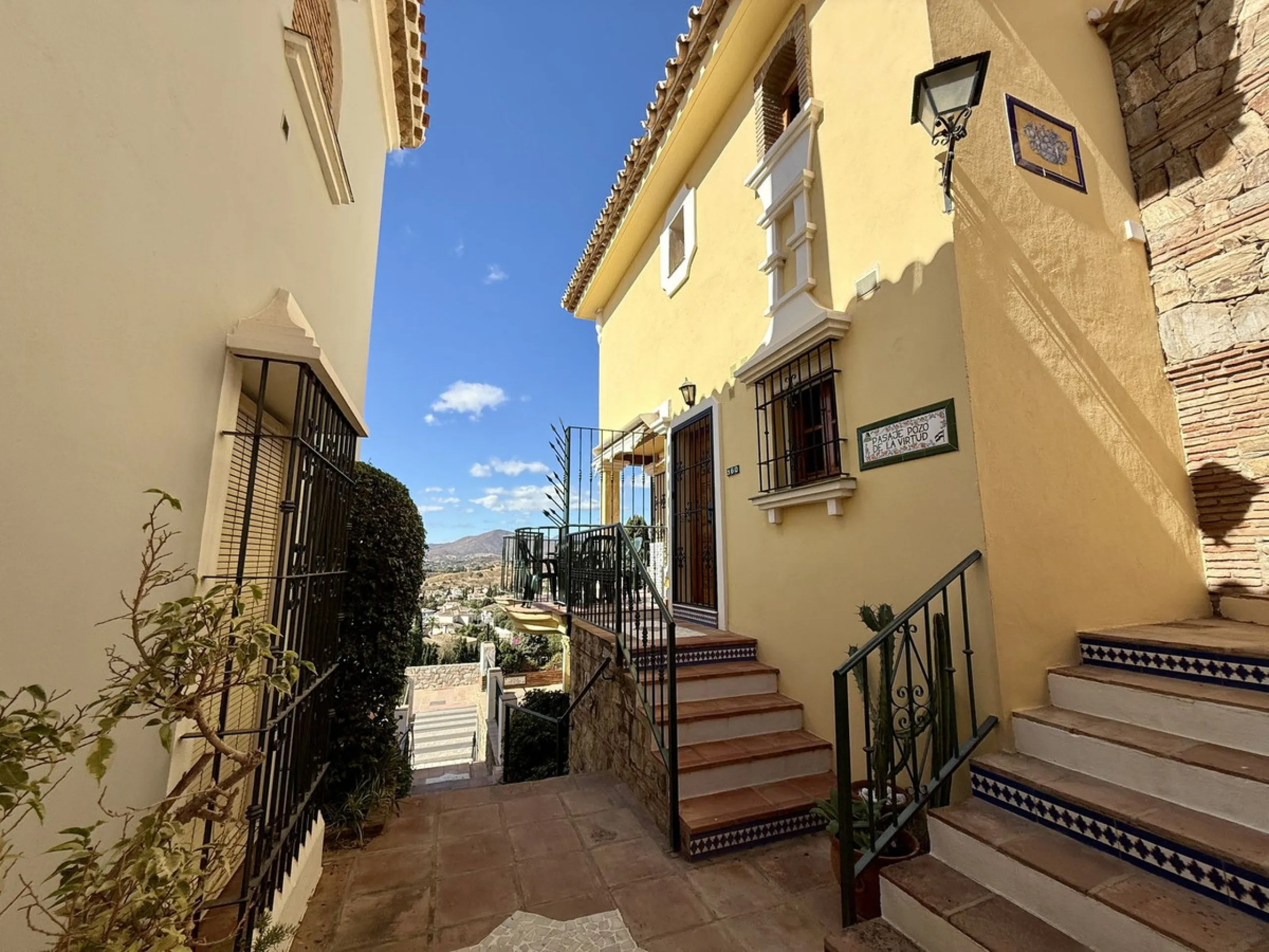Townhouse with amazing panoramic views in Puebla Aida, Mijas Golf