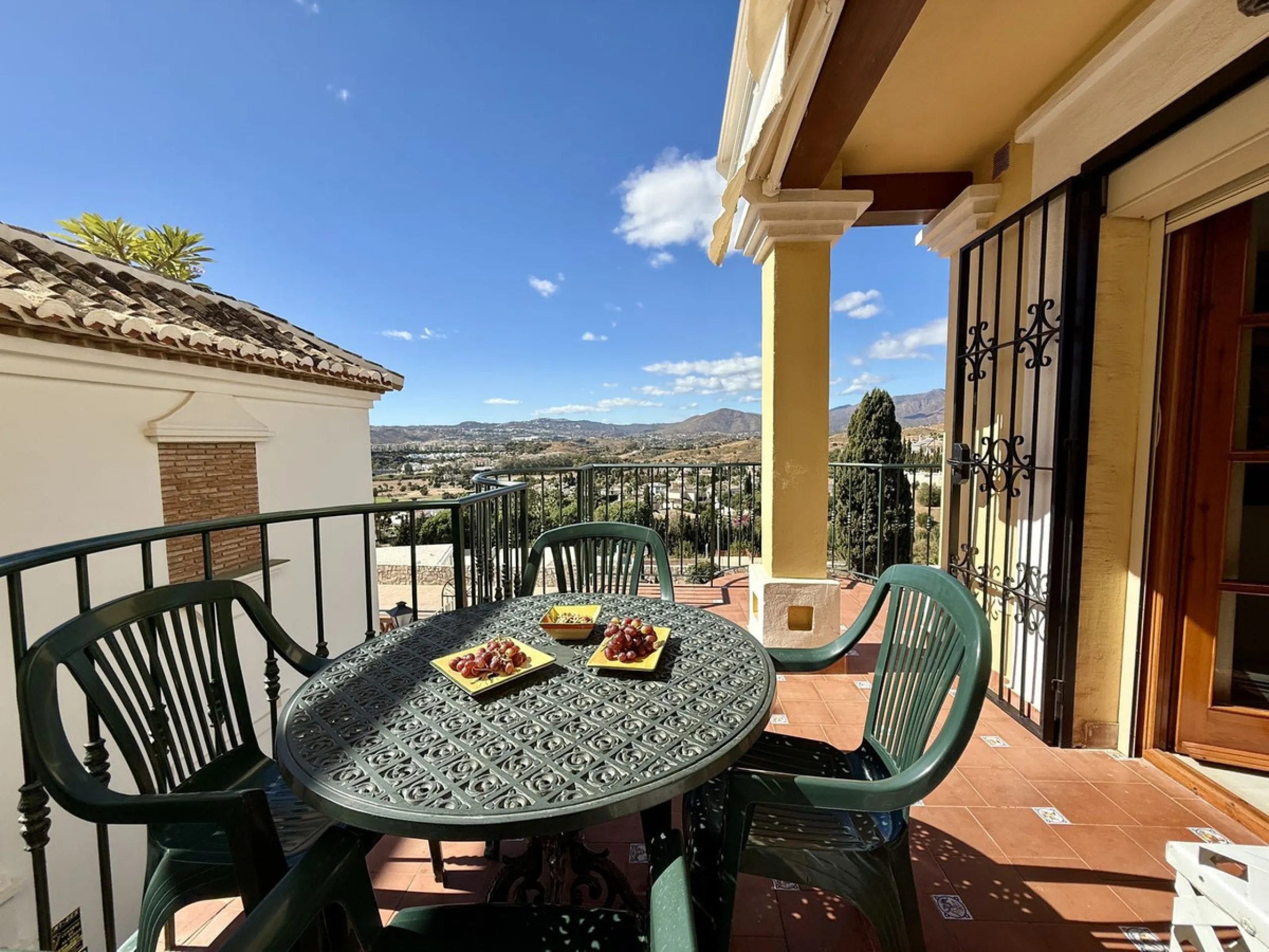 Townhouse with amazing panoramic views in Puebla Aida, Mijas Golf