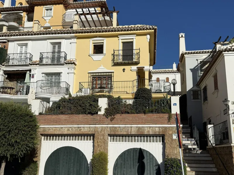 Townhouse with amazing panoramic views in Puebla Aida, Mijas Golf