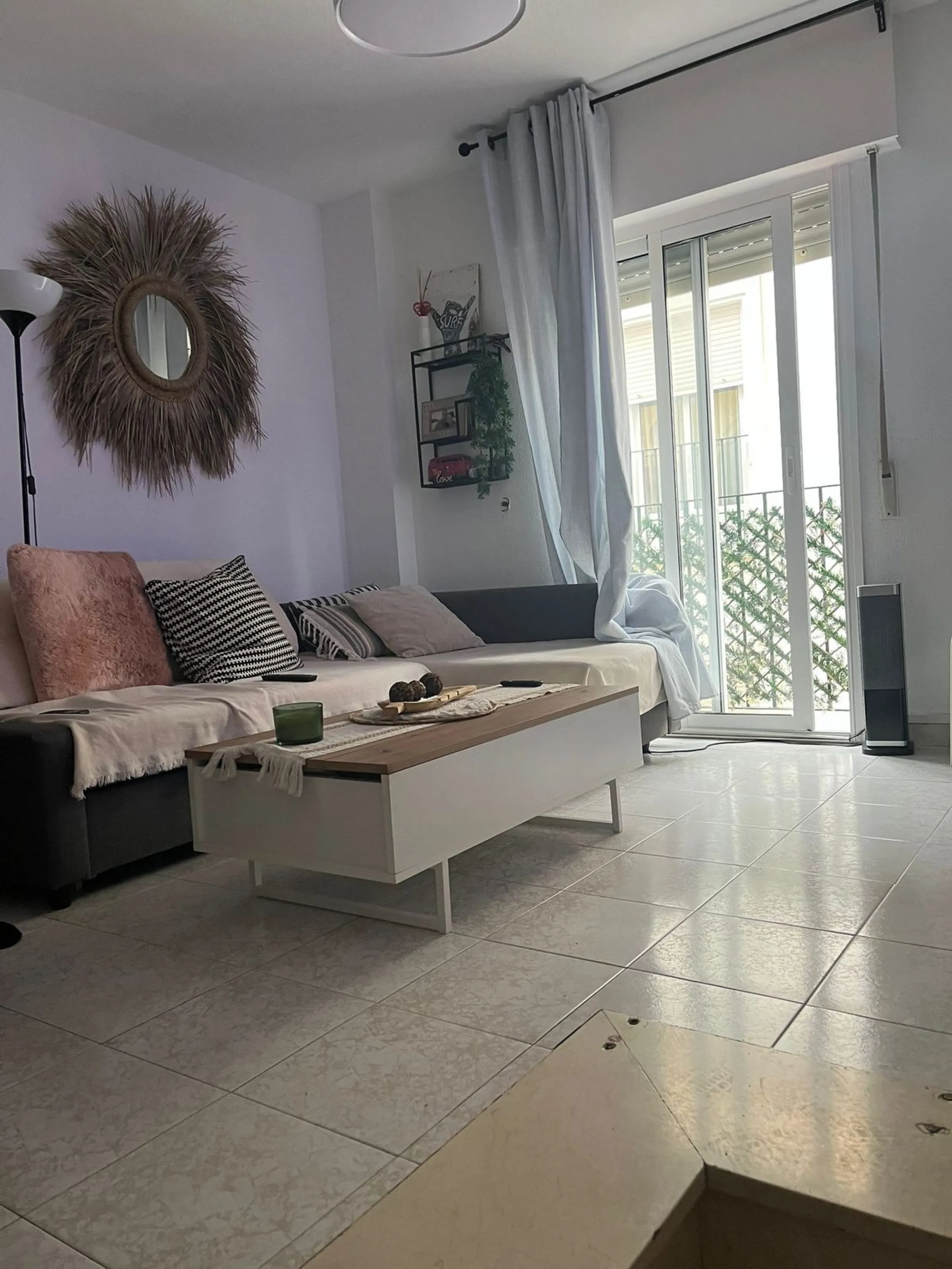 Small building in Bajondillo comprising a two-bedroom, two-bathroom duplex apartment with a solarium terrace.