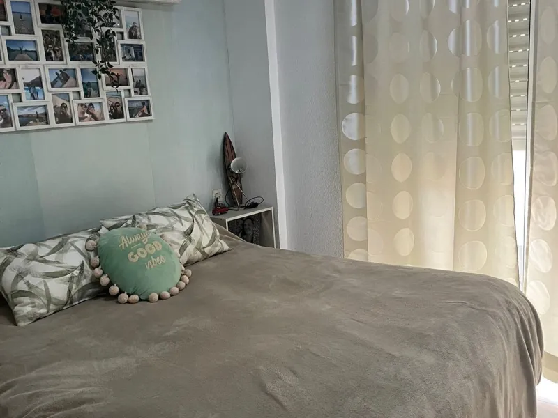 Small building in Bajondillo comprising a two-bedroom, two-bathroom duplex apartment with a solarium terrace.