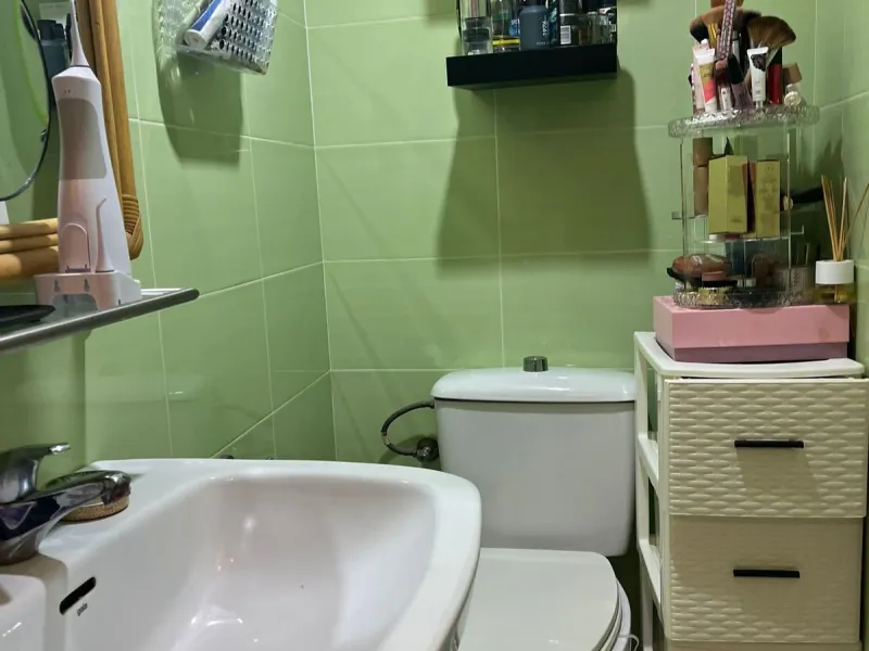 Small building in Bajondillo comprising a two-bedroom, two-bathroom duplex apartment with a solarium terrace.