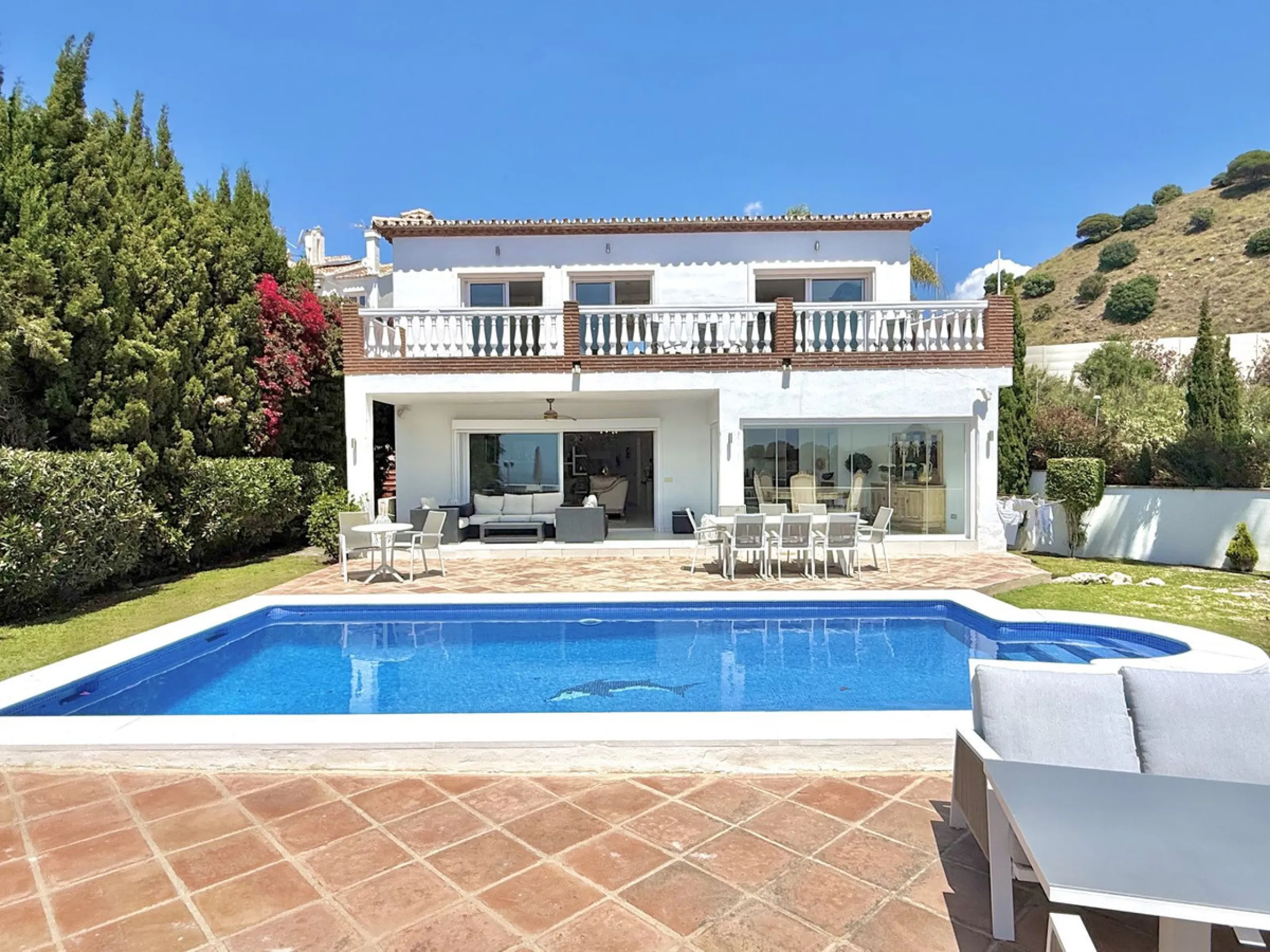 New Listing - Lovely 5 bed, 3.5 bath Villa on elevated plot in Upper Calahonda, offering beautiful panoramic views over tree-lined hillside down to the sea.