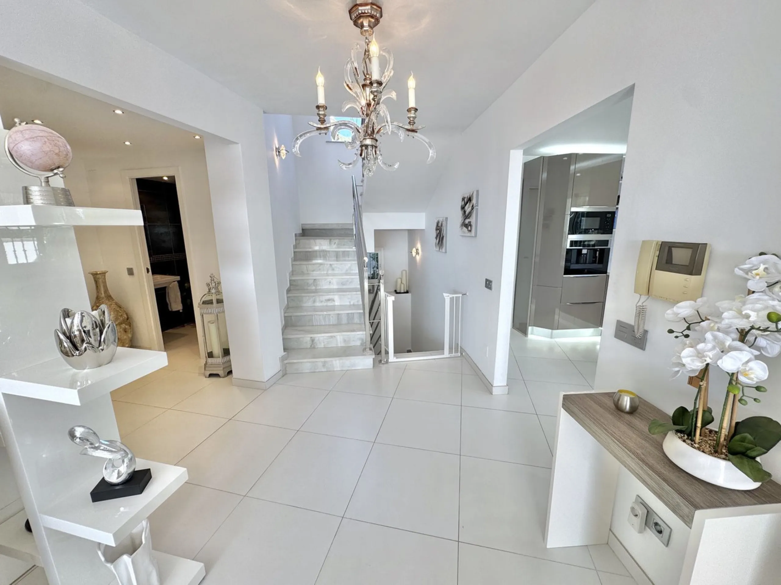 New Listing - Lovely 5 bed, 3.5 bath Villa on elevated plot in Upper Calahonda, offering beautiful panoramic views over tree-lined hillside down to the sea.