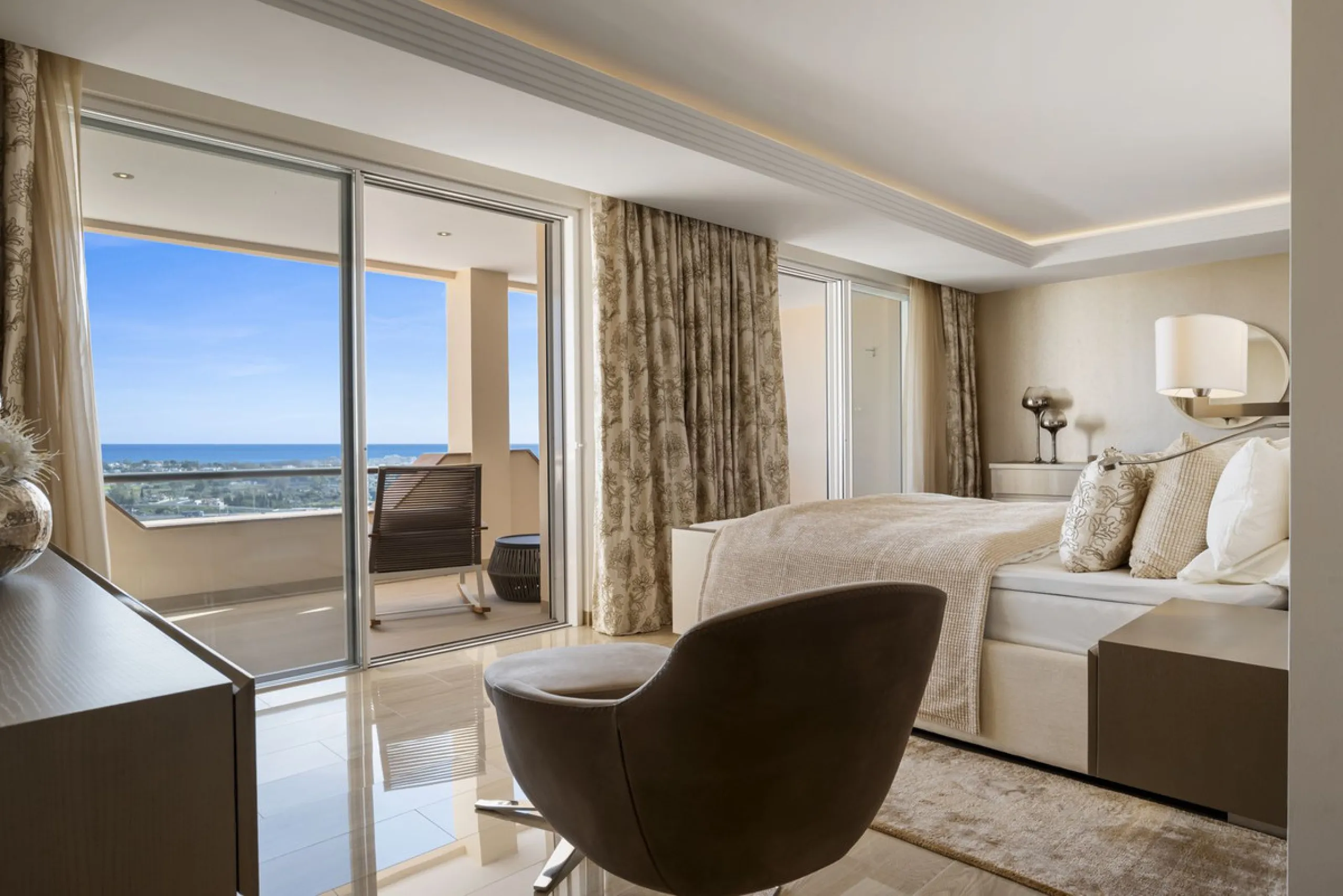 Top-Quality 4-Bedroom Penthouse in Altos de los Almendros, Benahavís