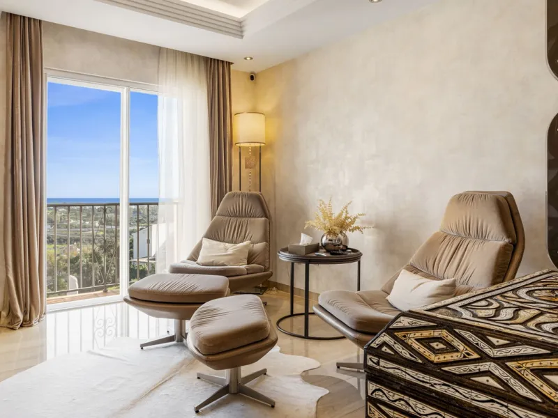 Top-Quality 4-Bedroom Penthouse in Altos de los Almendros, Benahavís