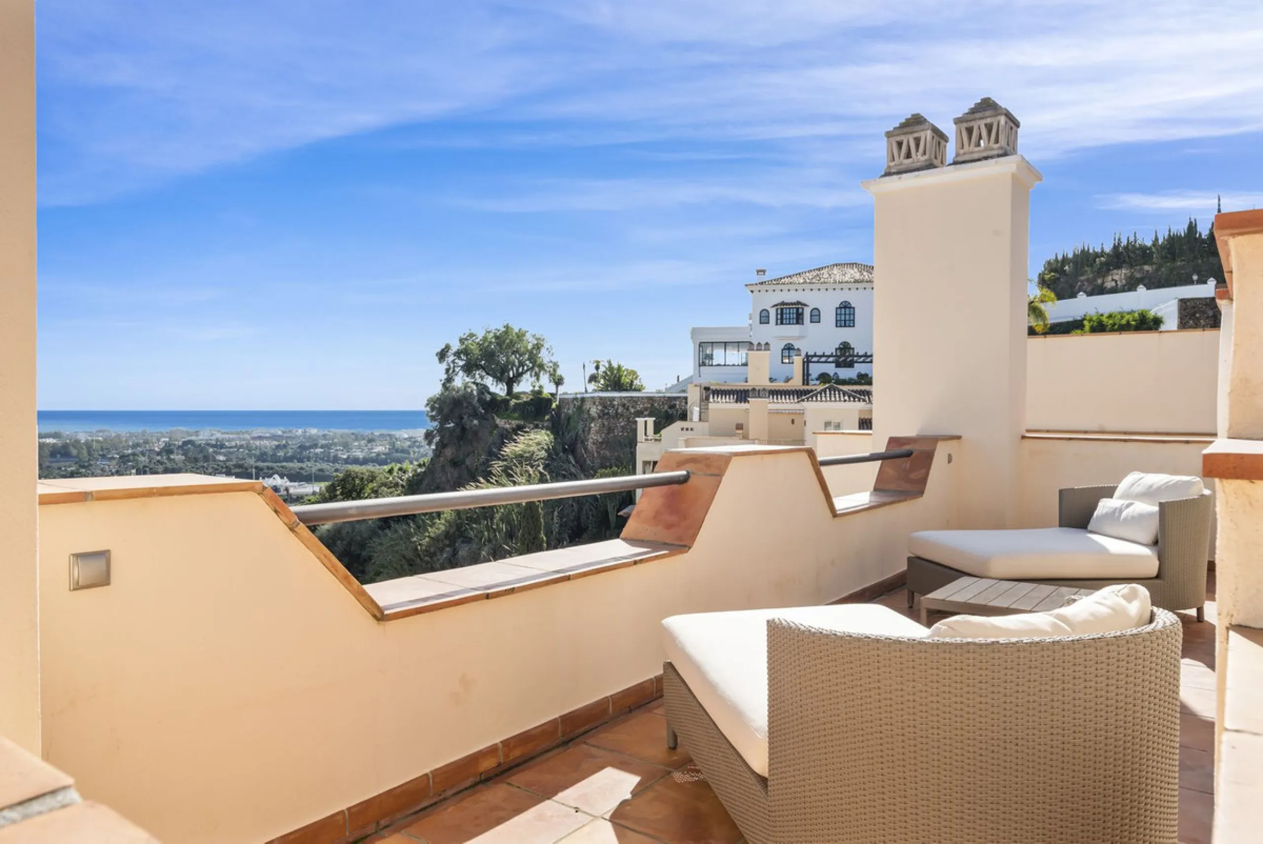 Top-Quality 4-Bedroom Penthouse in Altos de los Almendros, Benahavís