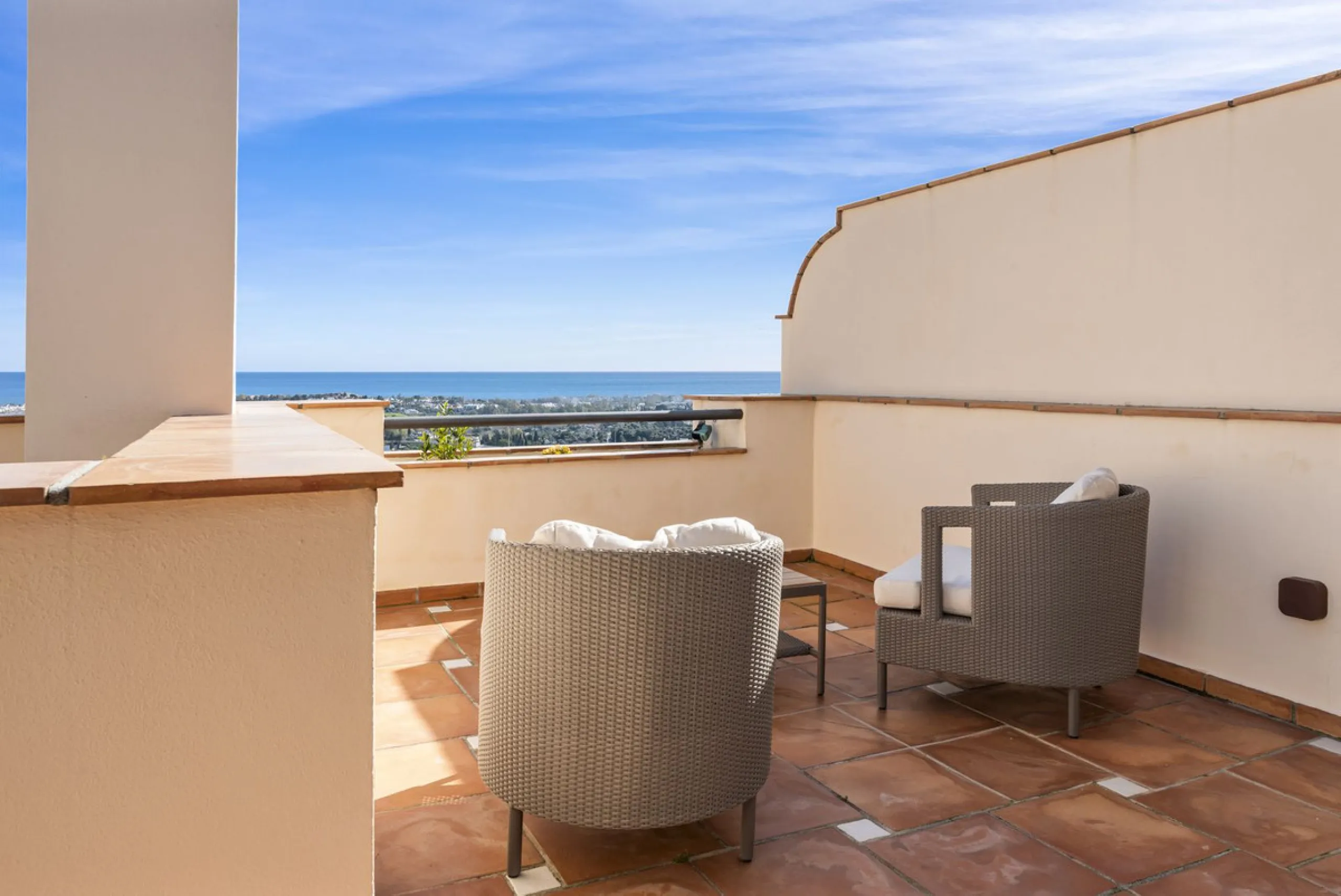 Top-Quality 4-Bedroom Penthouse in Altos de los Almendros, Benahavís