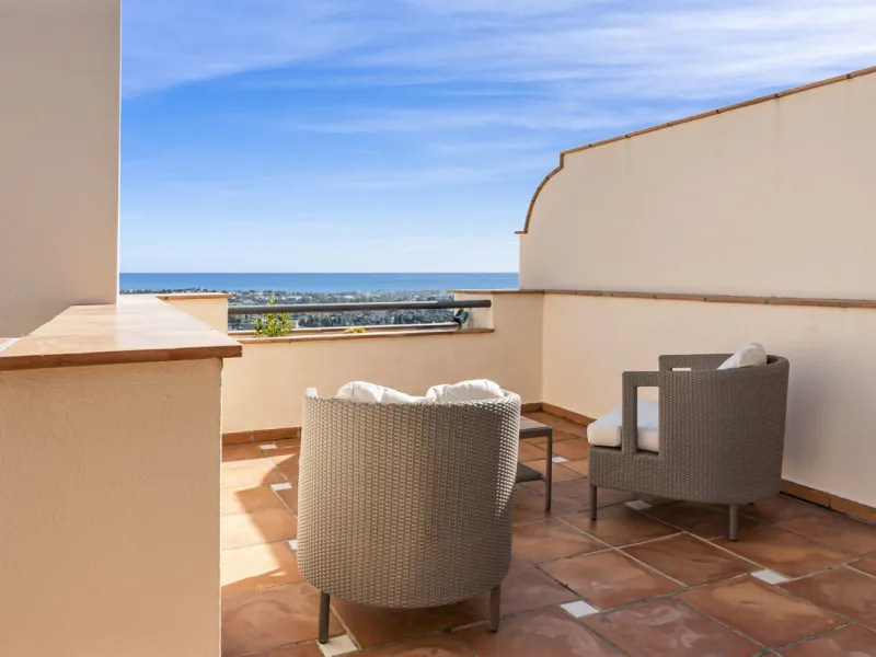 Top-Quality 4-Bedroom Penthouse in Altos de los Almendros, Benahavís