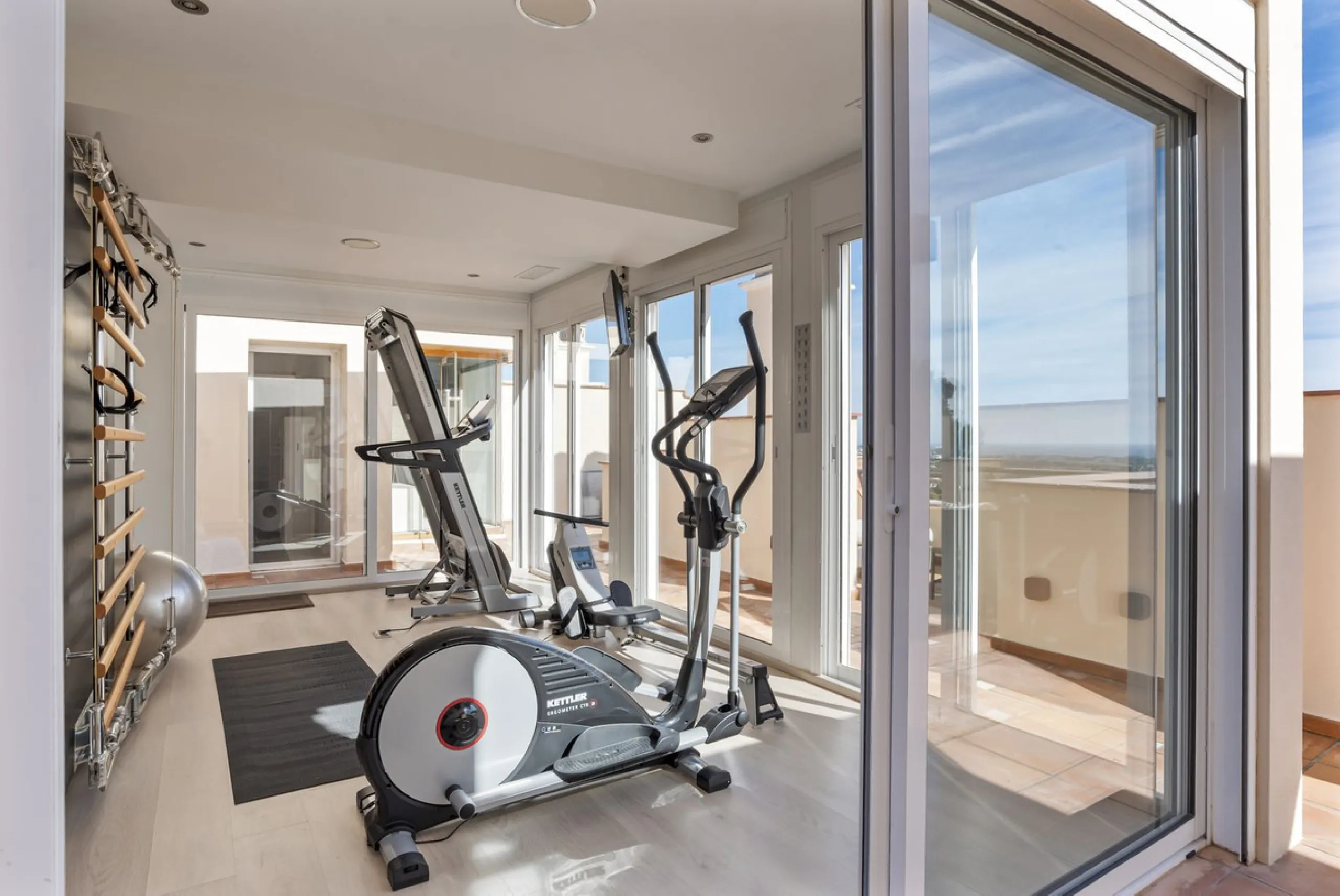 Top-Quality 4-Bedroom Penthouse in Altos de los Almendros, Benahavís