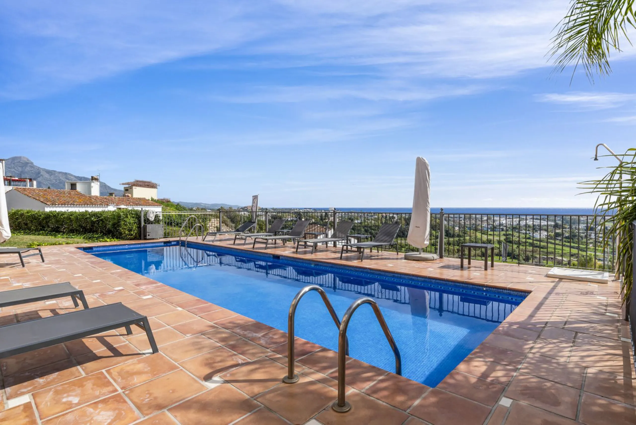 Top-Quality 4-Bedroom Penthouse in Altos de los Almendros, Benahavís