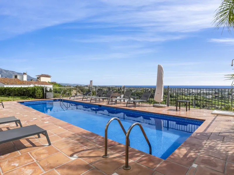 Top-Quality 4-Bedroom Penthouse in Altos de los Almendros, Benahavís