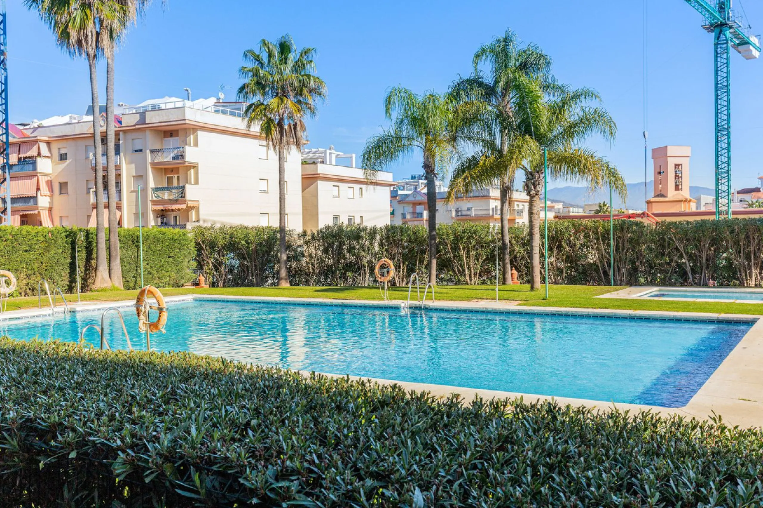 This is a really spacious 3 bedroom, 2 bathroom apartment based in the really popular Balcones del Mar urbanisation in the centre of Estepona.