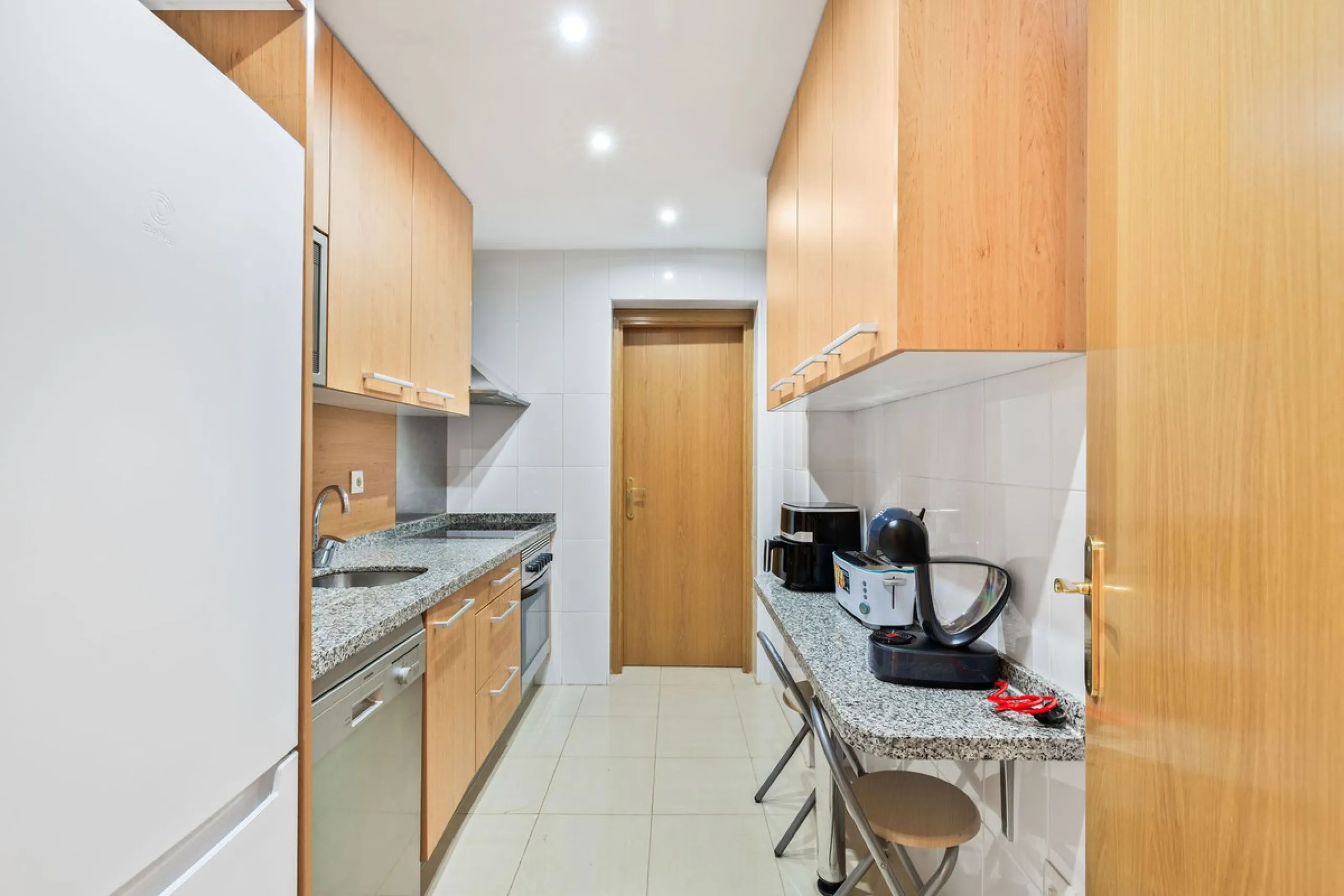 This is a really spacious 3 bedroom, 2 bathroom apartment based in the really popular Balcones del Mar urbanisation in the centre of Estepona.