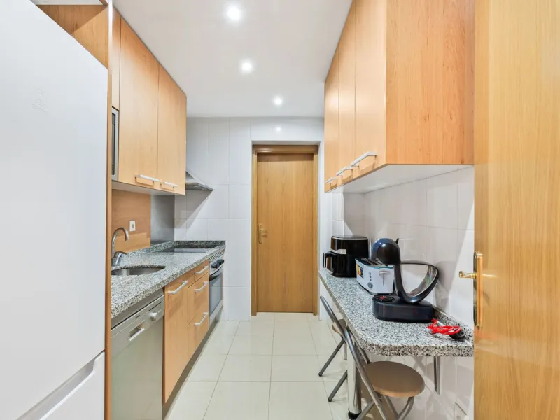 This is a really spacious 3 bedroom, 2 bathroom apartment based in the really popular Balcones del Mar urbanisation in the centre of Estepona.