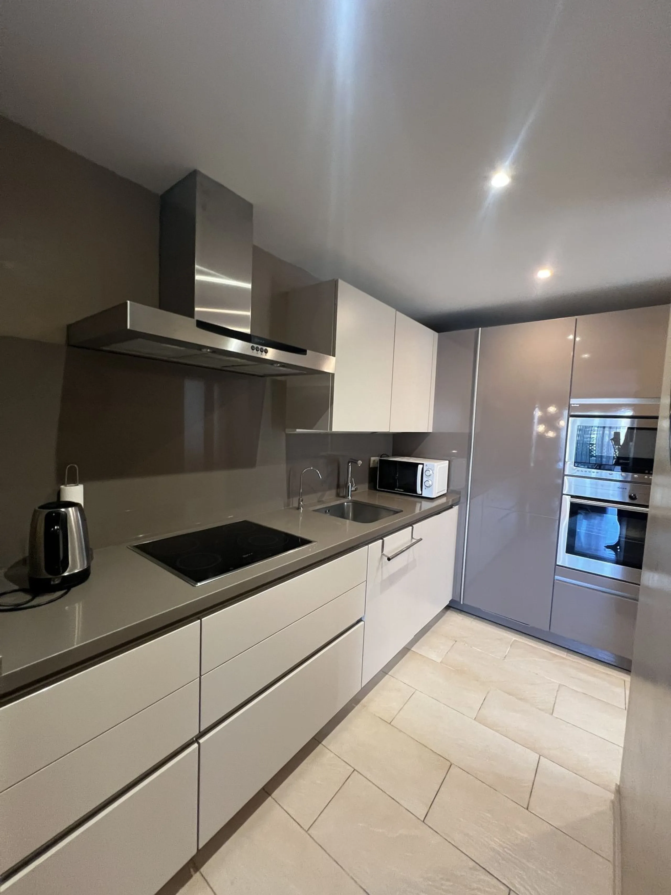 Introducing a beautifully upgraded 2-bedroom, 2-bathroom residence in the exclusive Terrazas de Banús, one of Puerto Banús' most sought-after complexes. Offering 24-hour concierge service, pristine subtropical gardens, and two serene swimming pools, this 