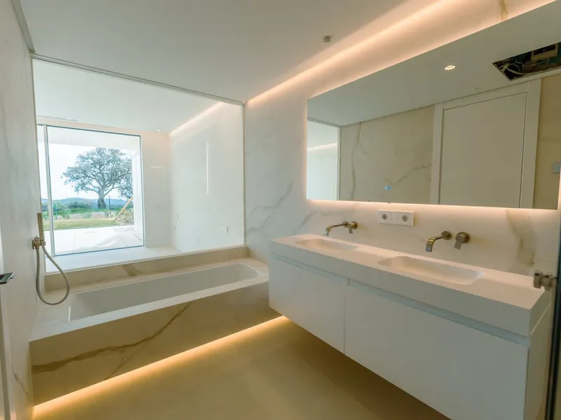 Luxury South-Facing Ground Floor Apartment with Magnificent Sea Views (Apartment 4.0.2)